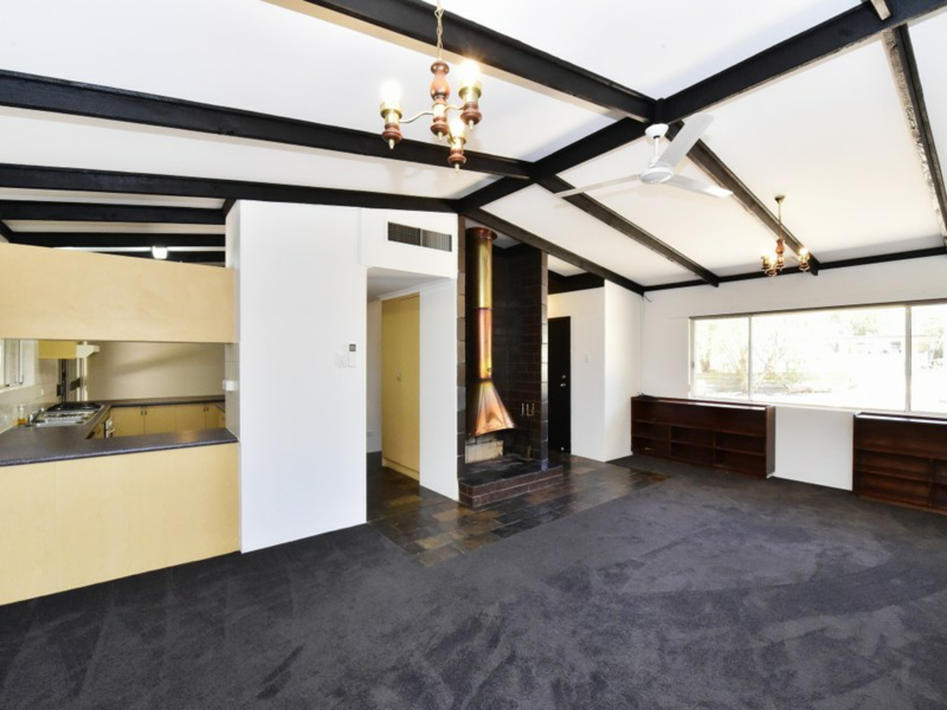 6 Jasmine Court, EAST SIDE