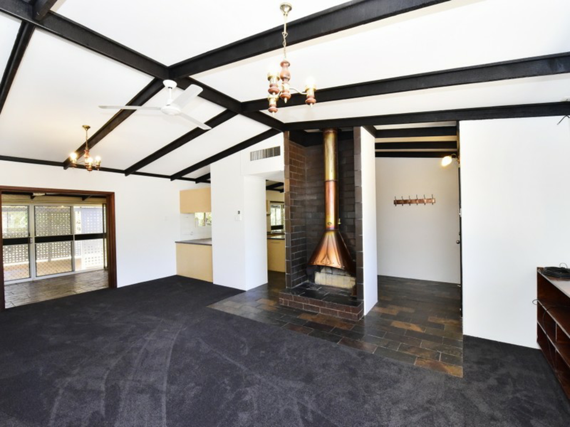 6 Jasmine Court, EAST SIDE