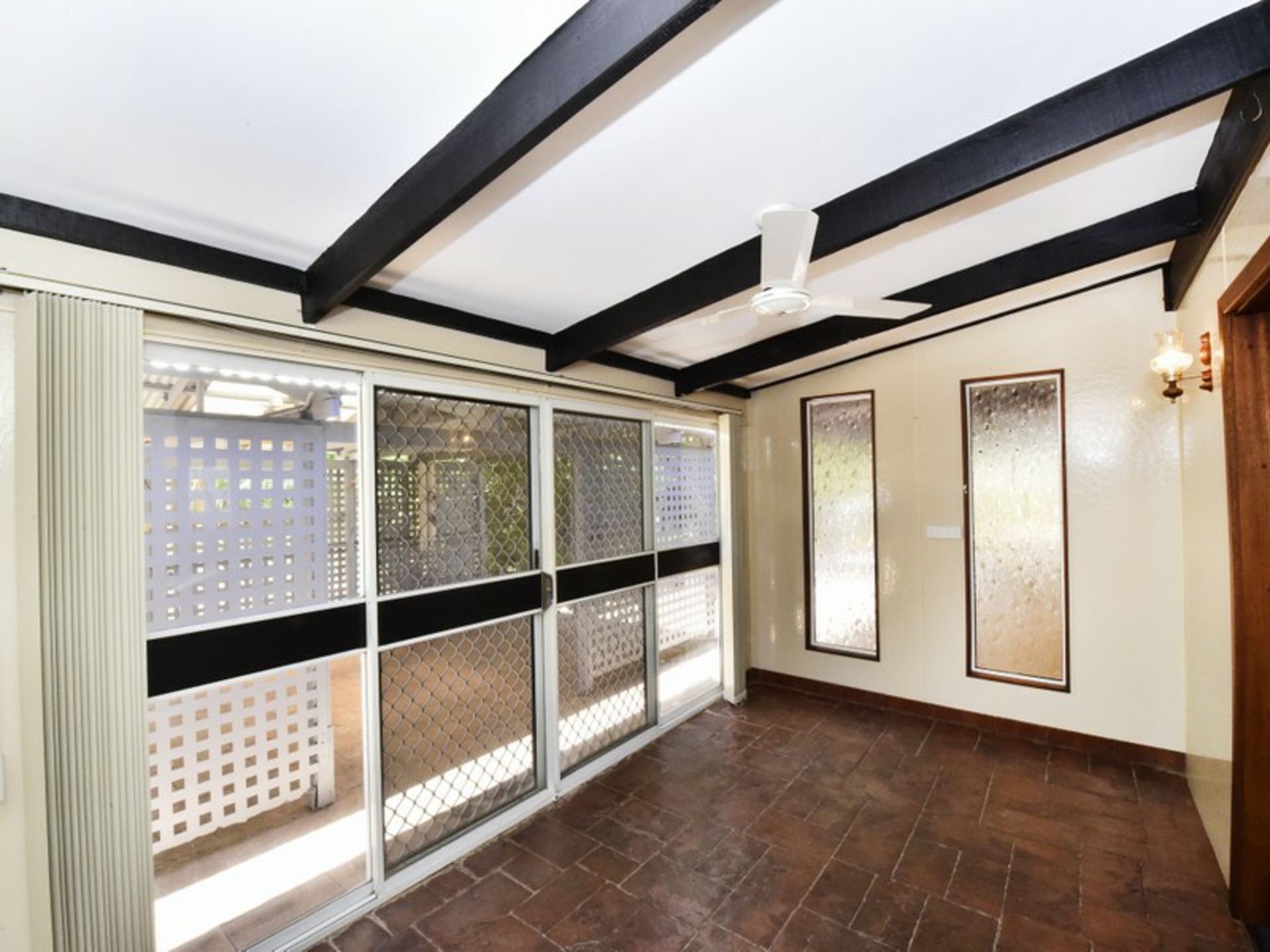 6 Jasmine Court, EAST SIDE