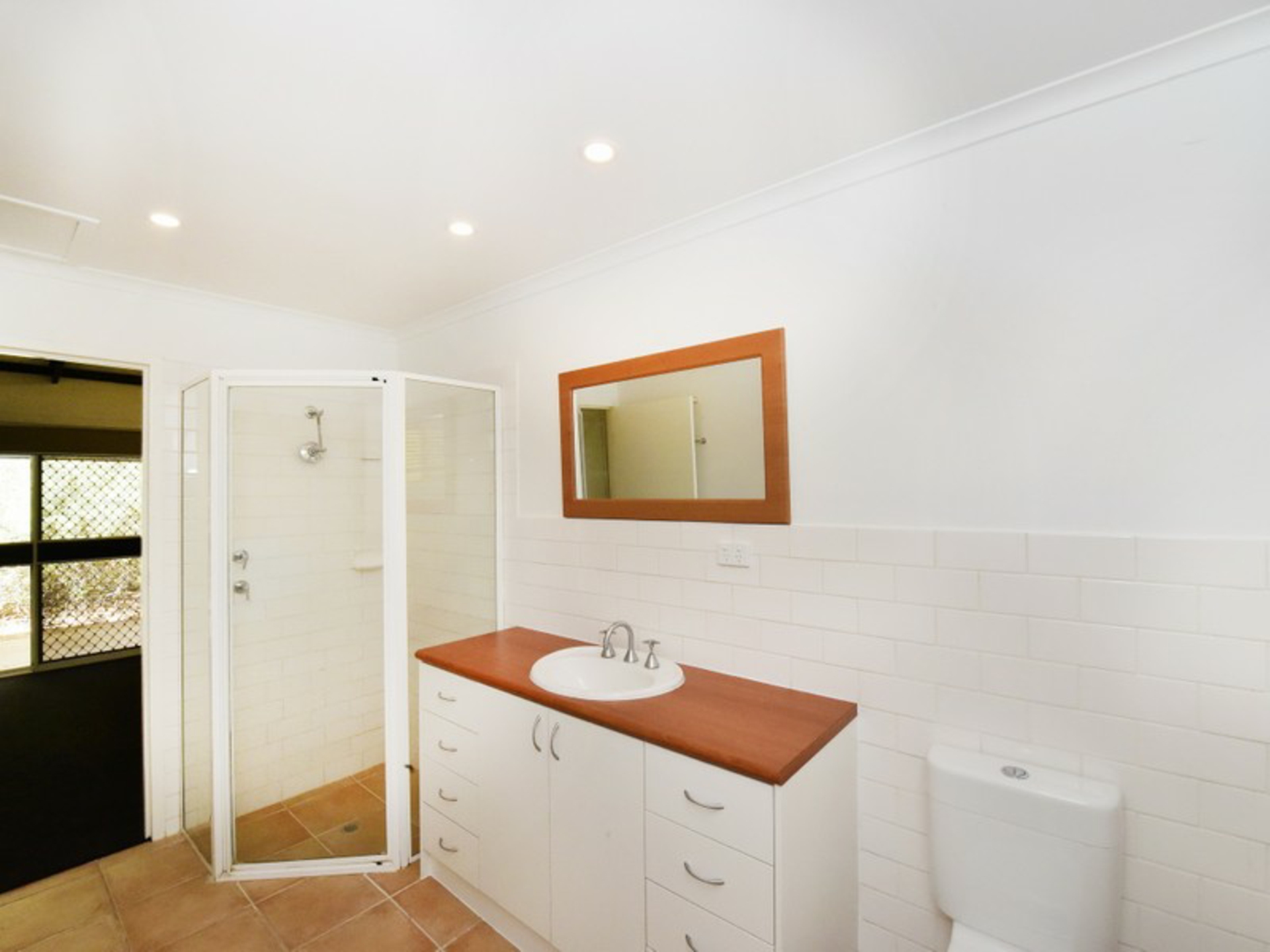 6 Jasmine Court, EAST SIDE