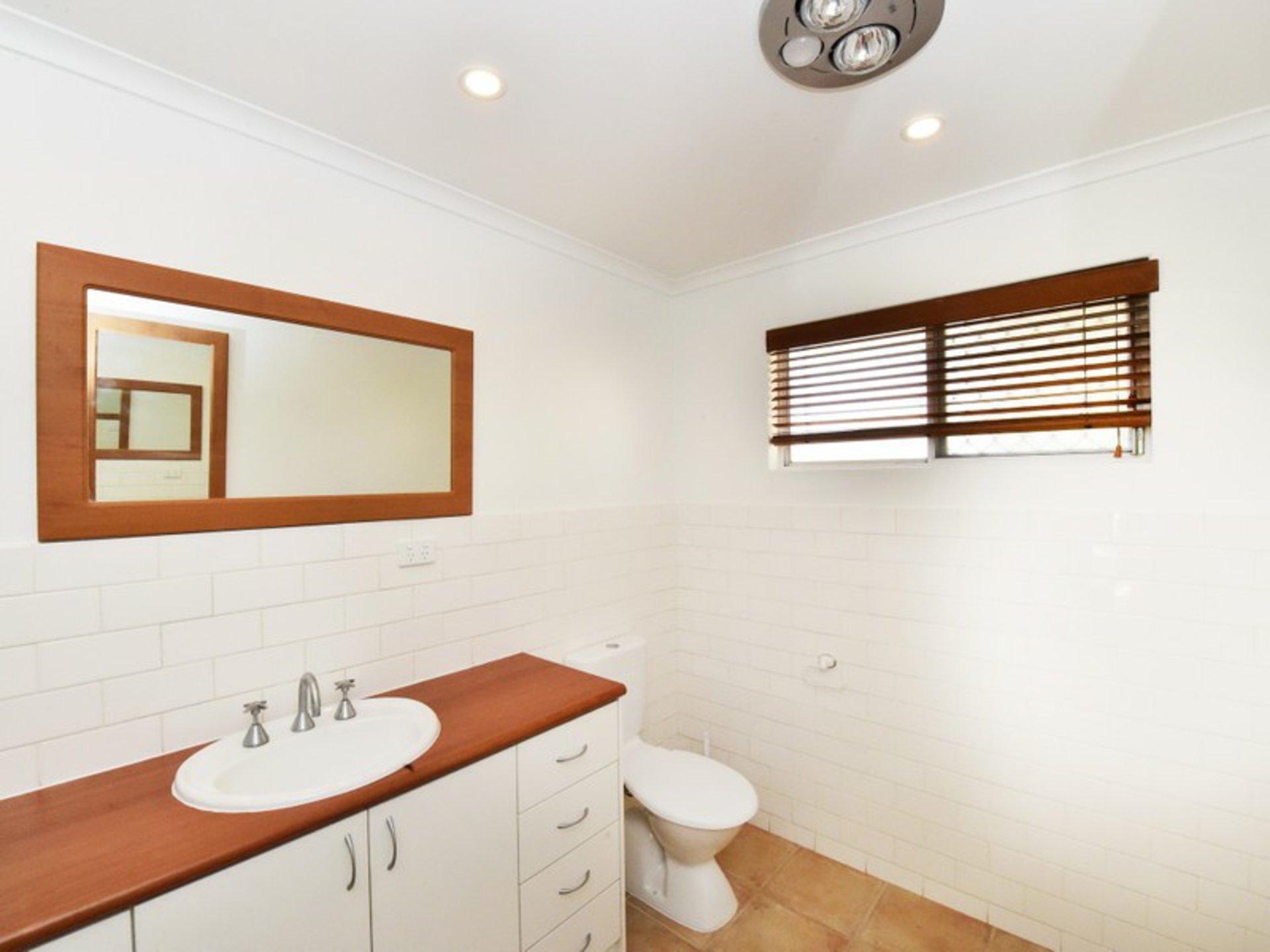 6 Jasmine Court, EAST SIDE