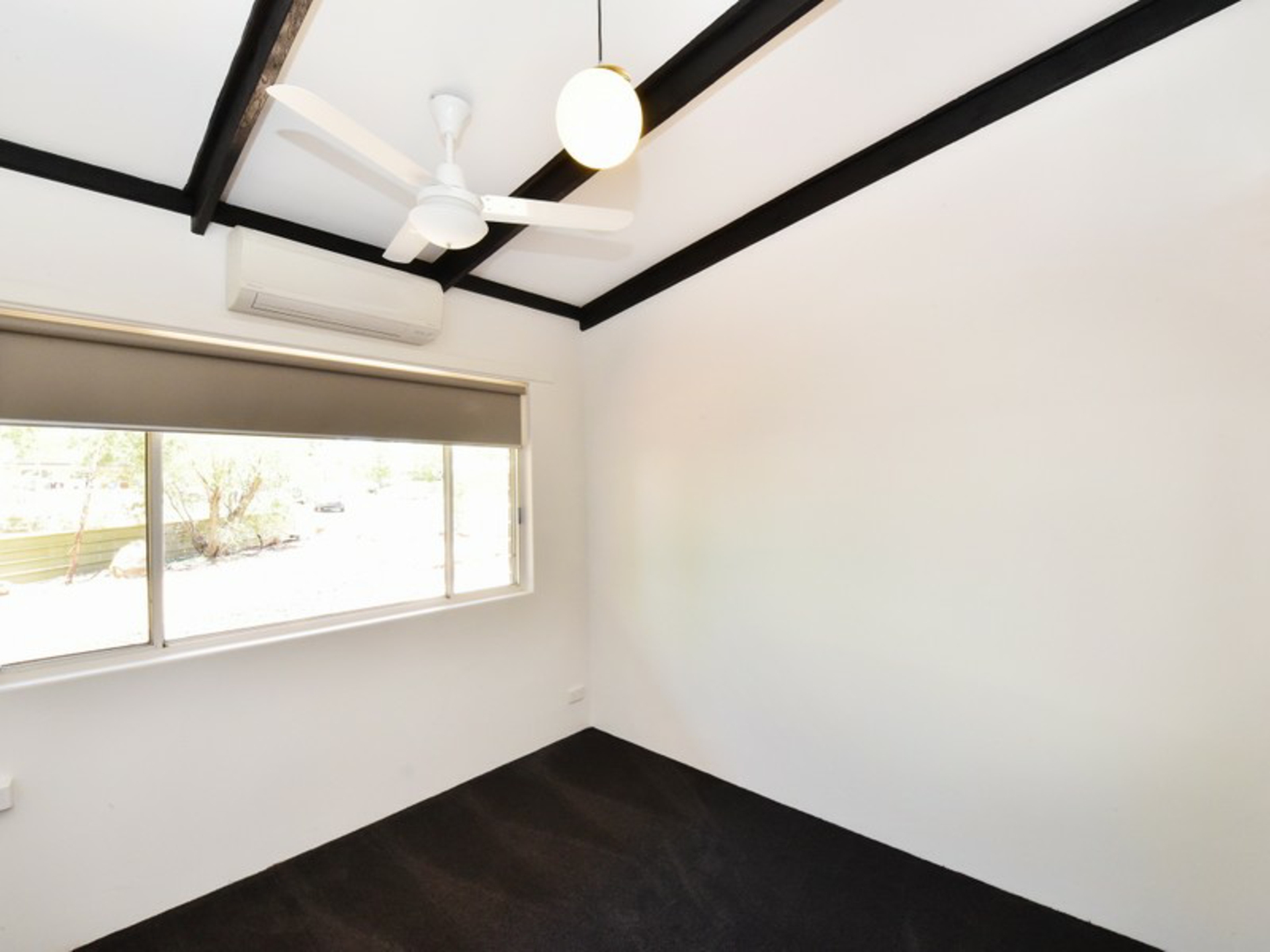 6 Jasmine Court, EAST SIDE