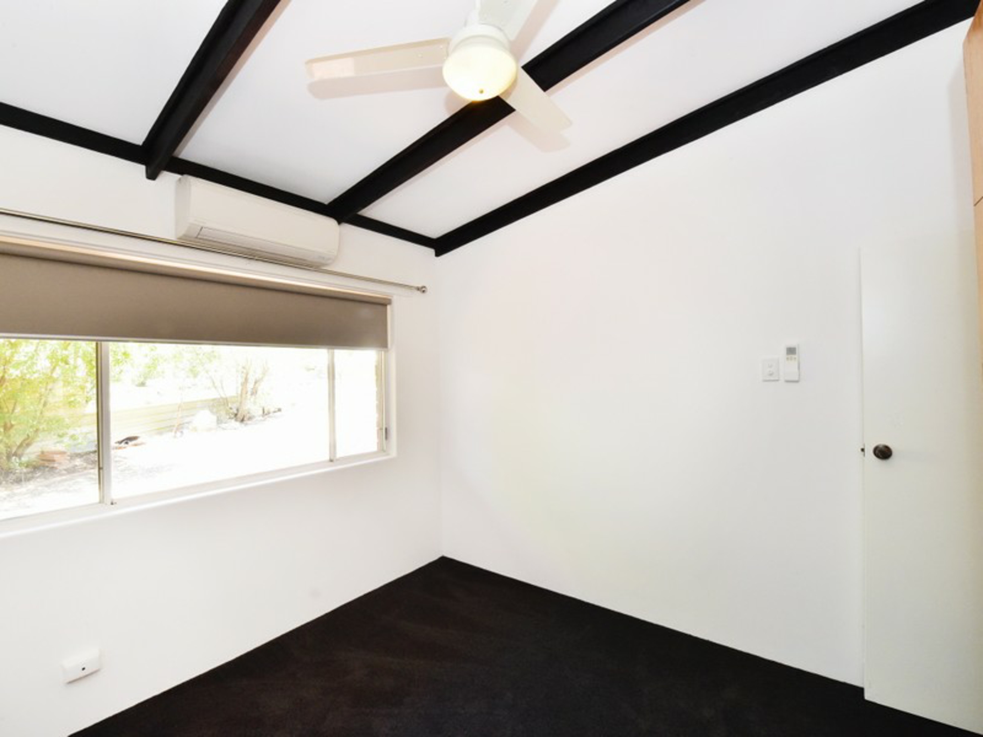 6 Jasmine Court, EAST SIDE