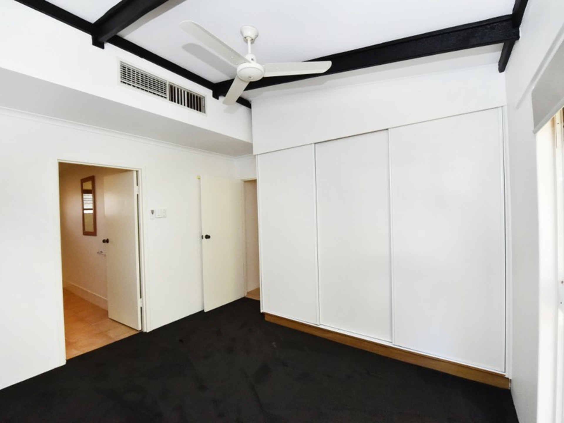 6 Jasmine Court, EAST SIDE