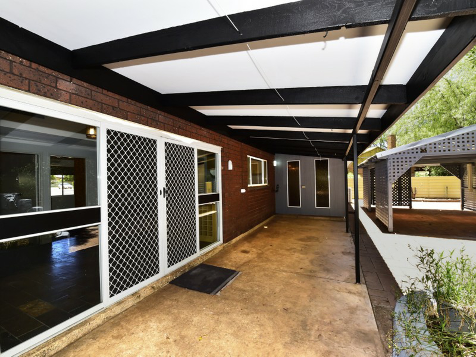 6 Jasmine Court, EAST SIDE