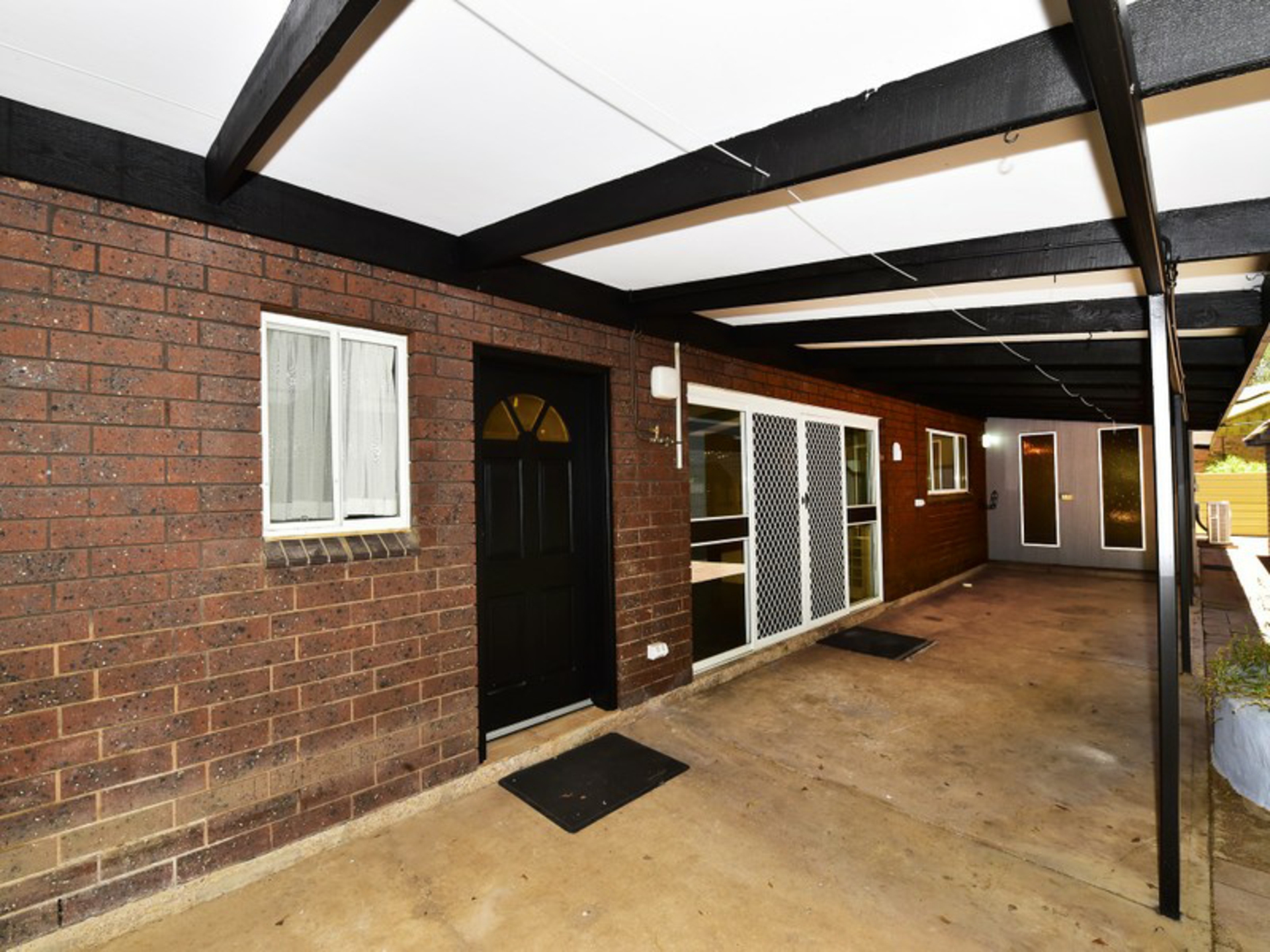 6 Jasmine Court, EAST SIDE