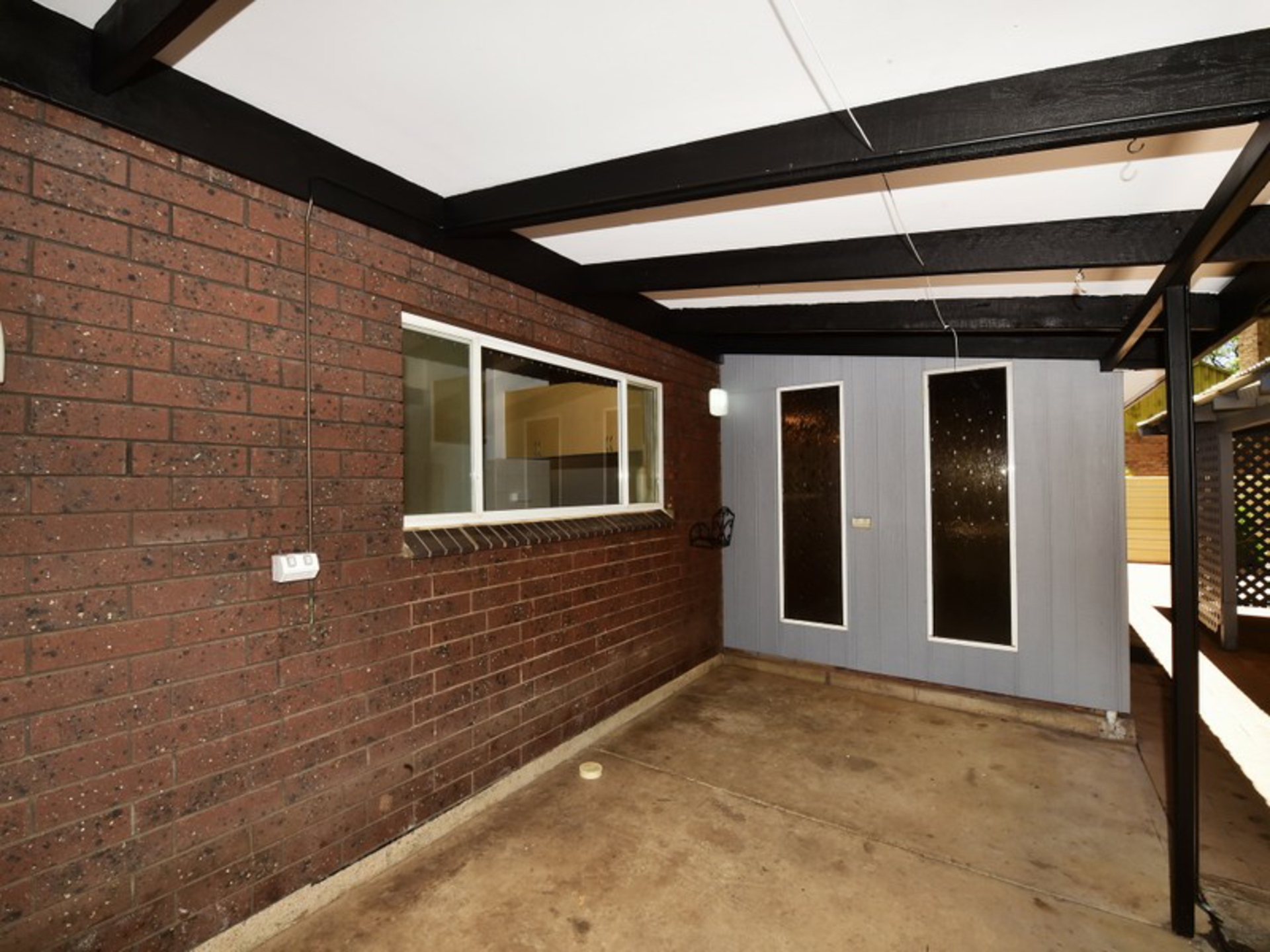6 Jasmine Court, EAST SIDE