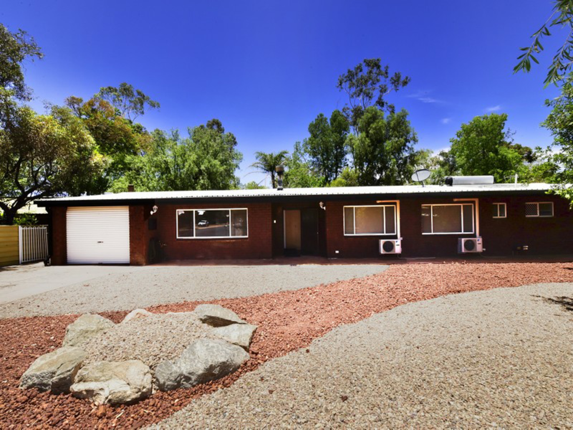 6 Jasmine Court, EAST SIDE