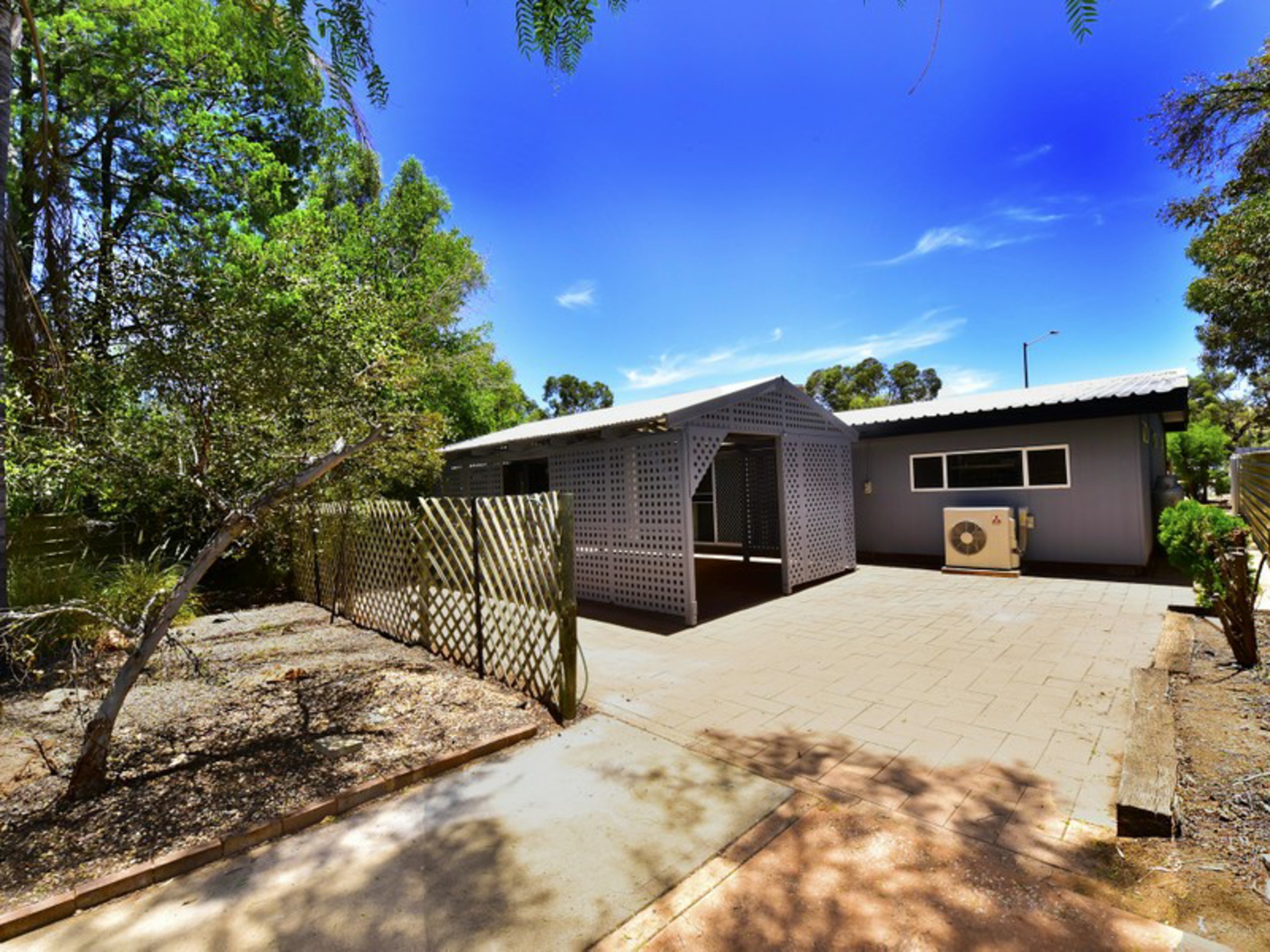 6 Jasmine Court, EAST SIDE