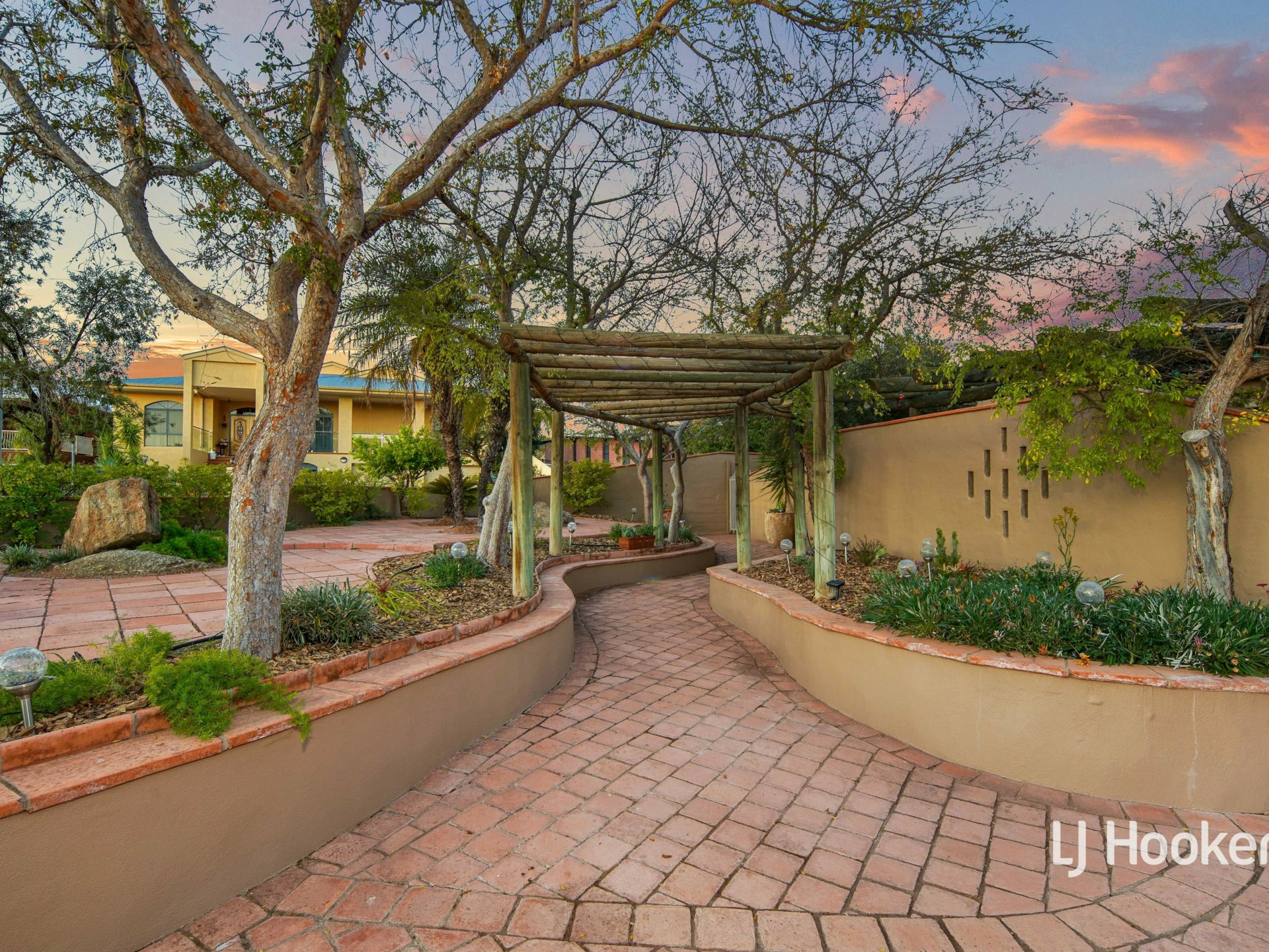 1 Higgins Court — photo 4 of 27