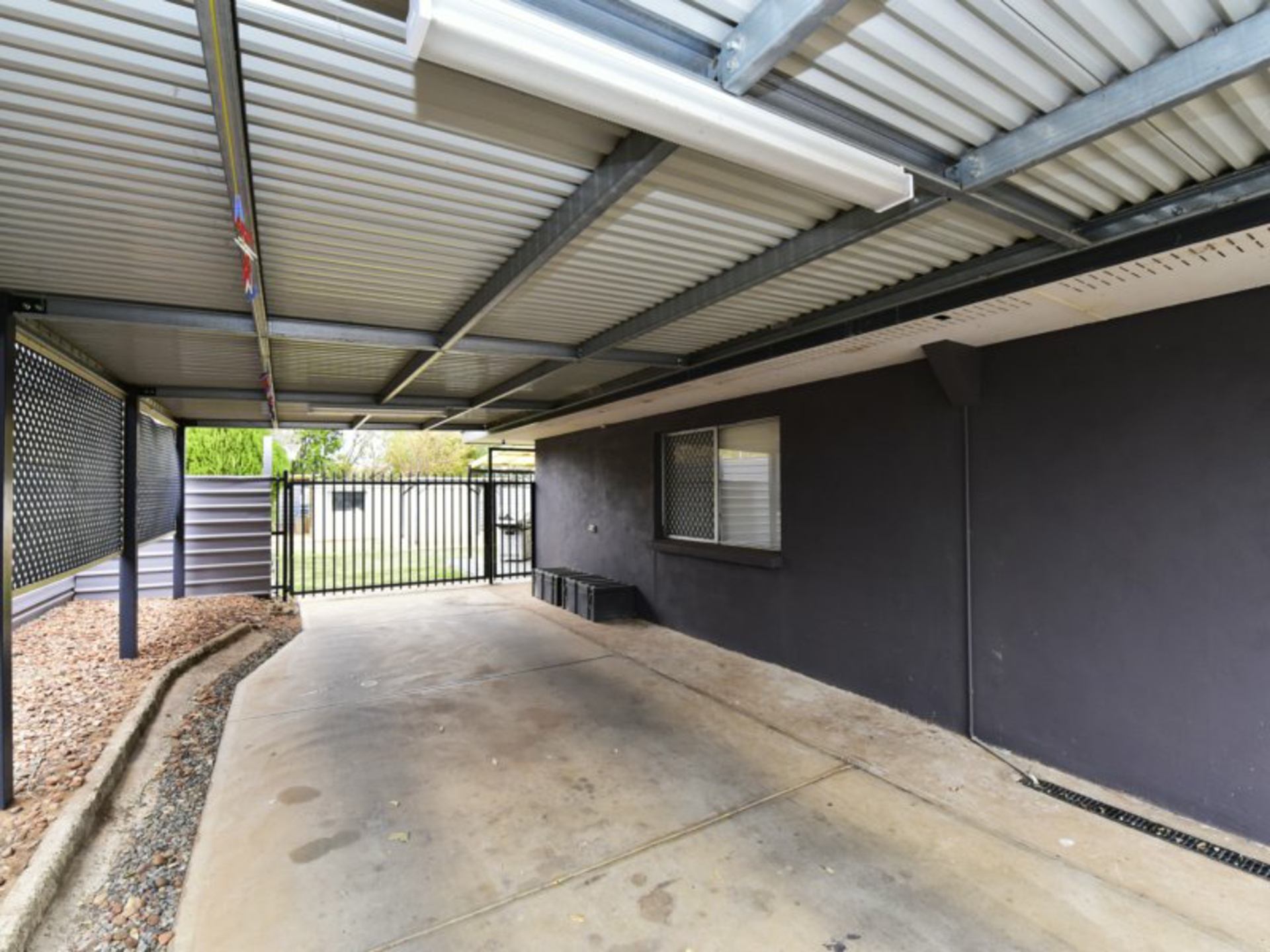 8 Melrose Court, LARAPINTA