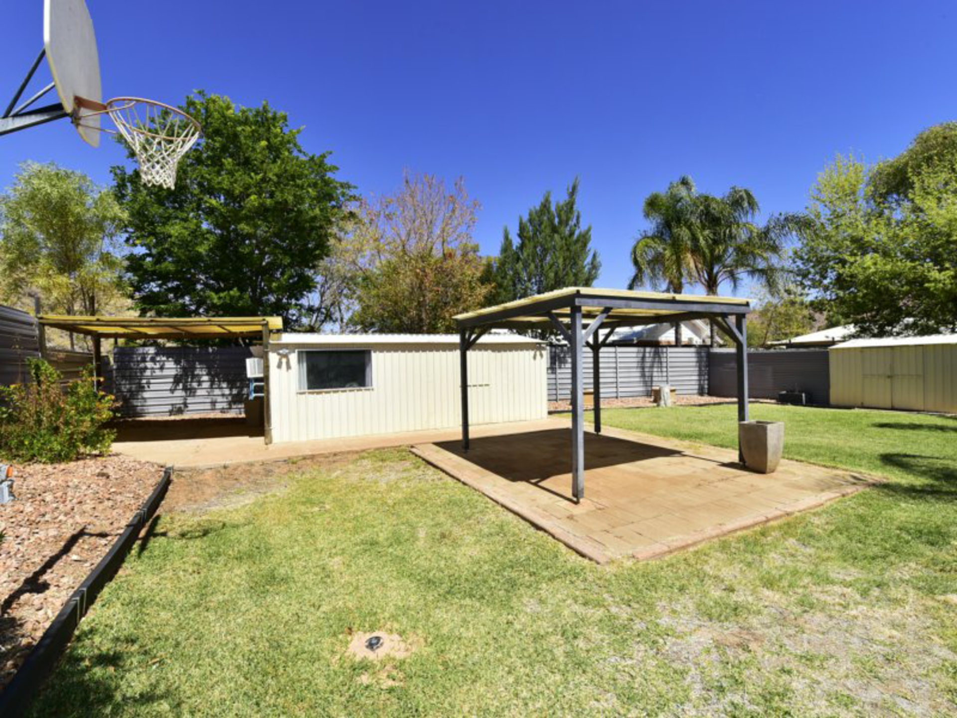 8 Melrose Court, LARAPINTA