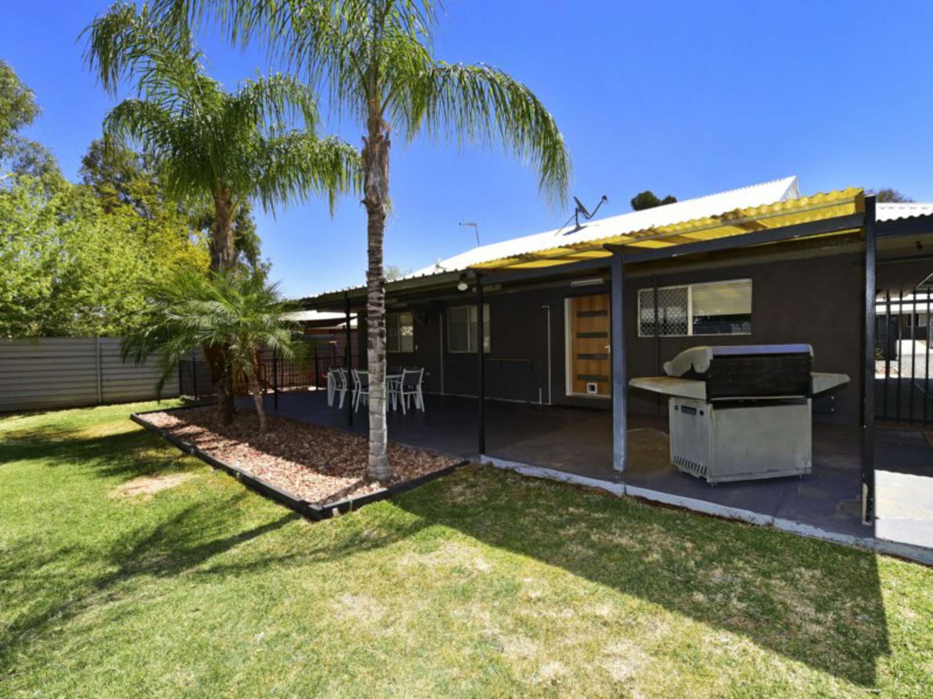 8 Melrose Court, LARAPINTA