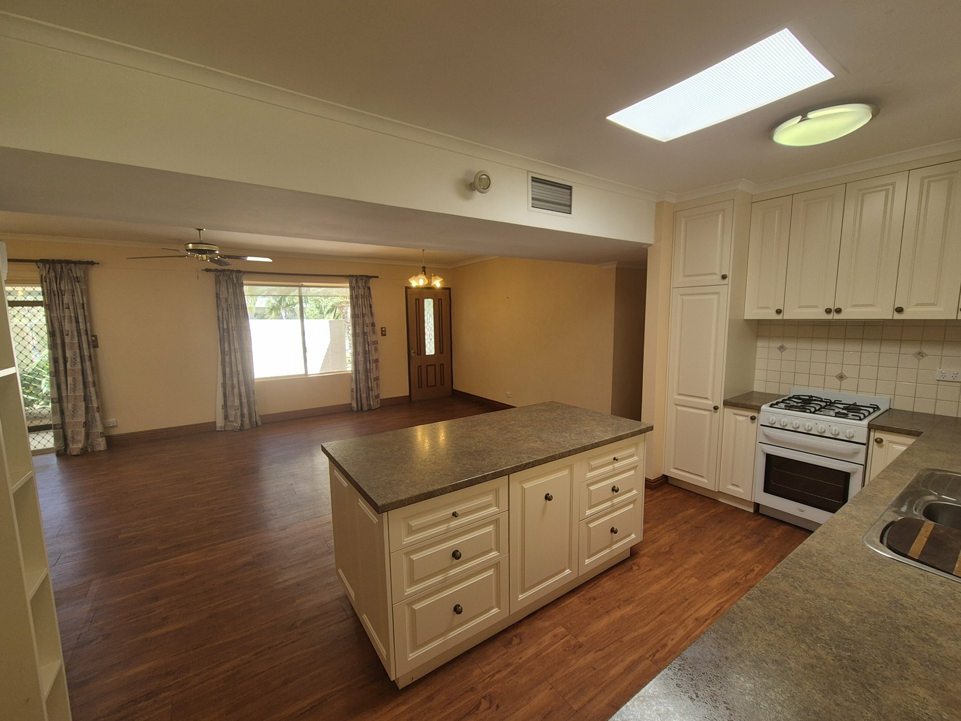 3 Mimosa Court, EAST SIDE