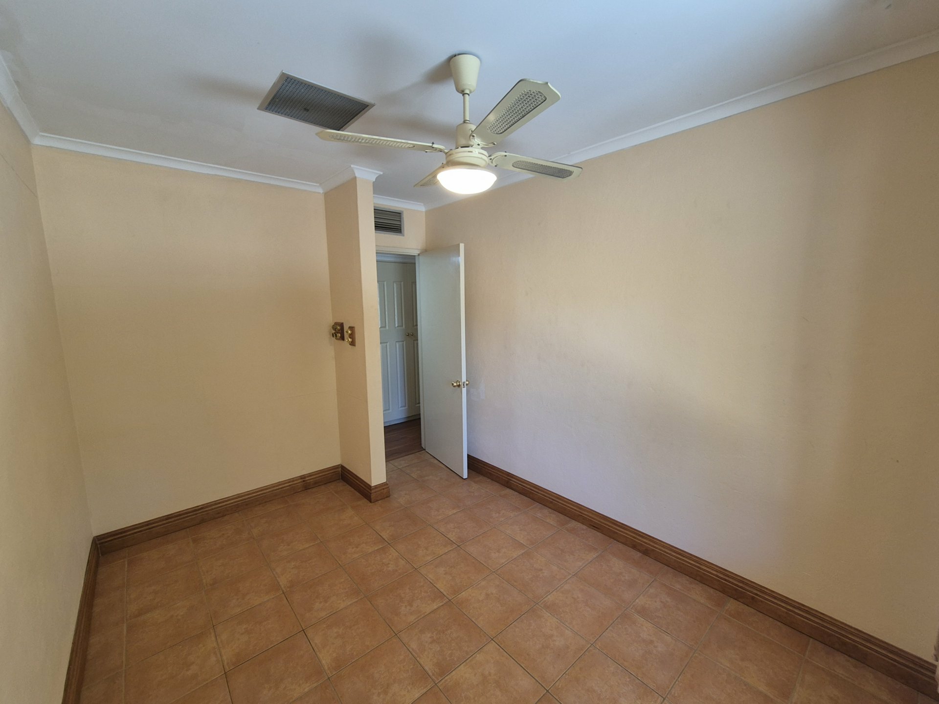 3 Mimosa Court, EAST SIDE