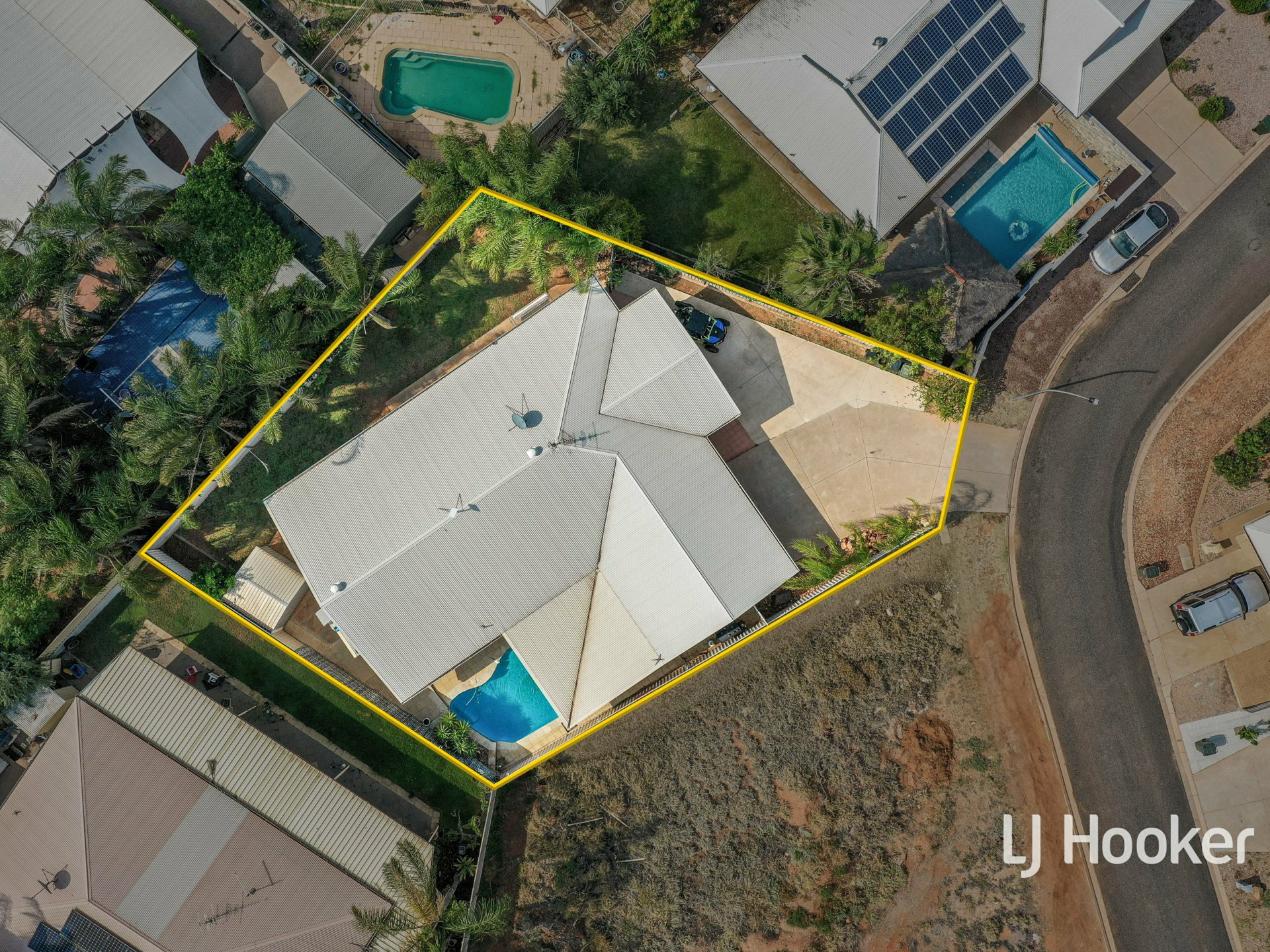 2 Coppock Court, Desert Springs