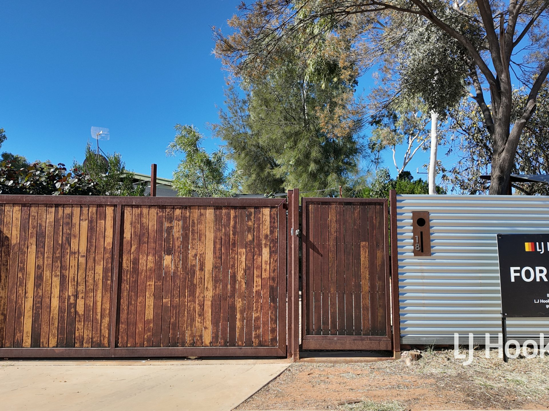 18 Winnecke Avenue, EAST SIDE