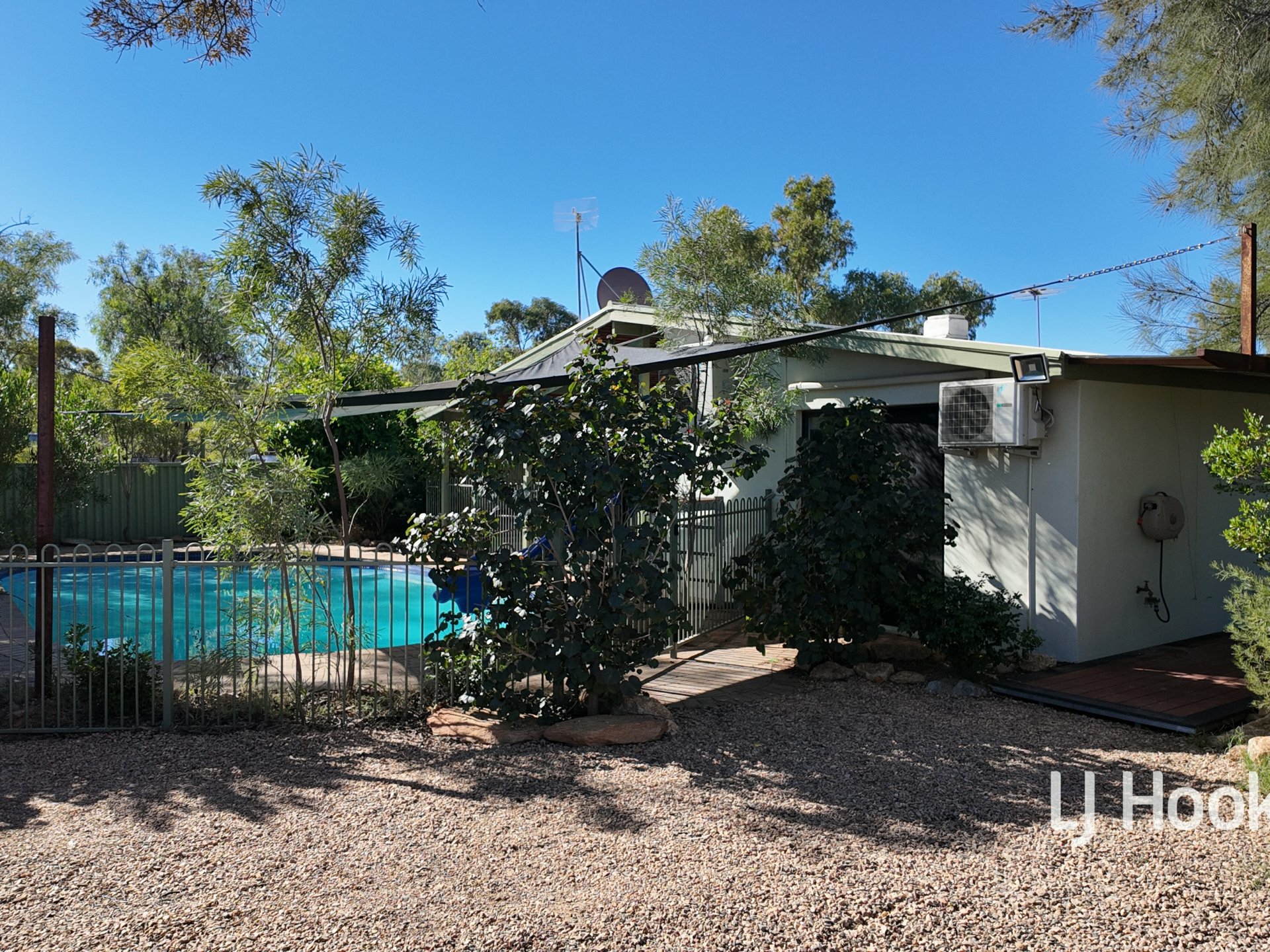 18 Winnecke Avenue, EAST SIDE