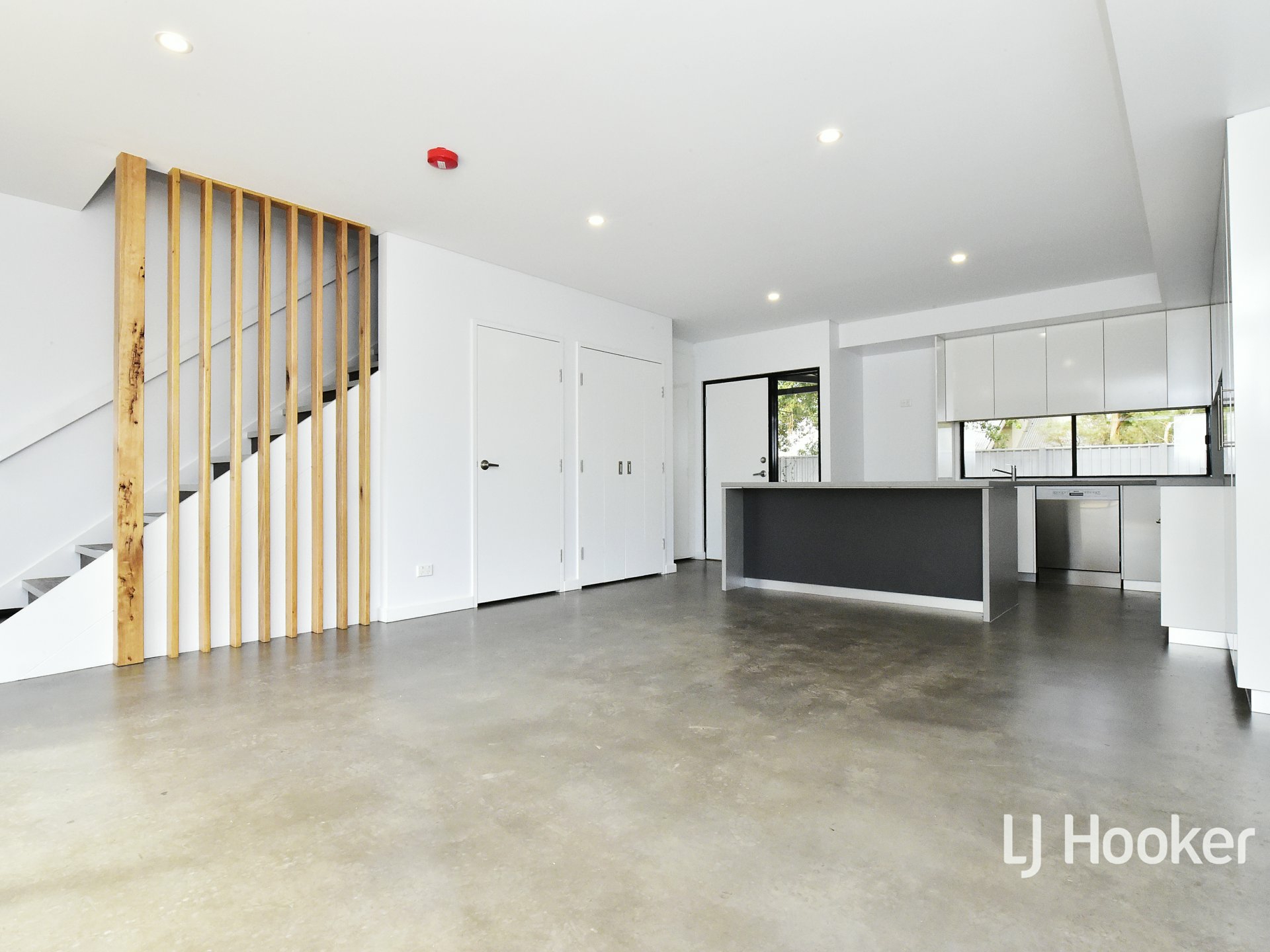 1-6/10 Sturt Terrace — photo 3 of 8