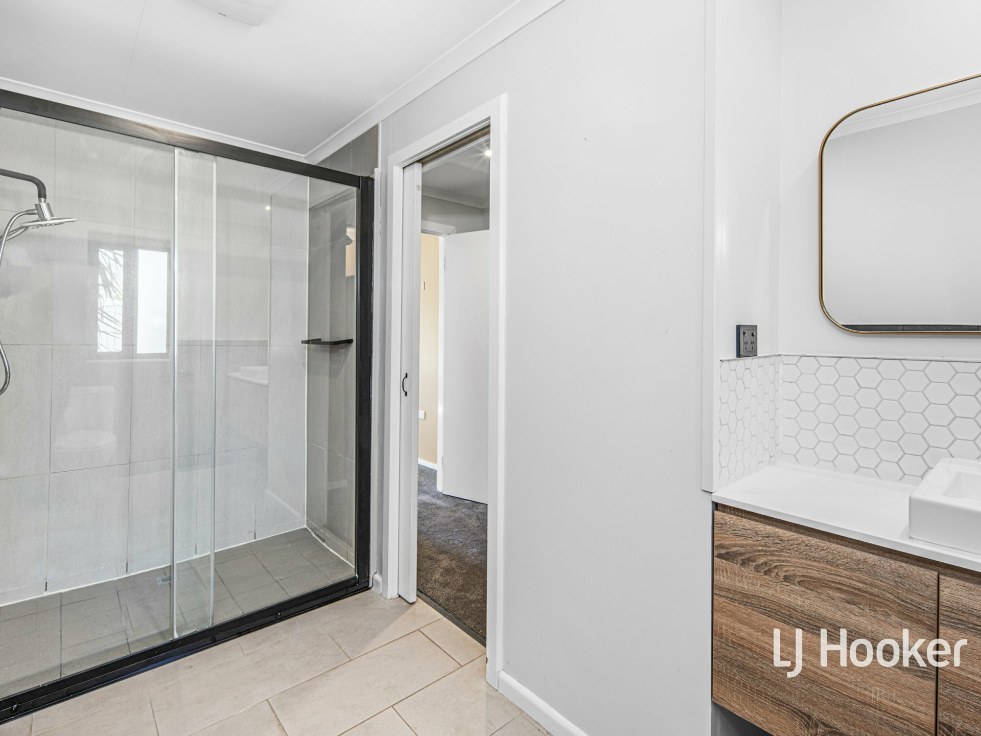 27 De Havilland Drive, ARALUEN