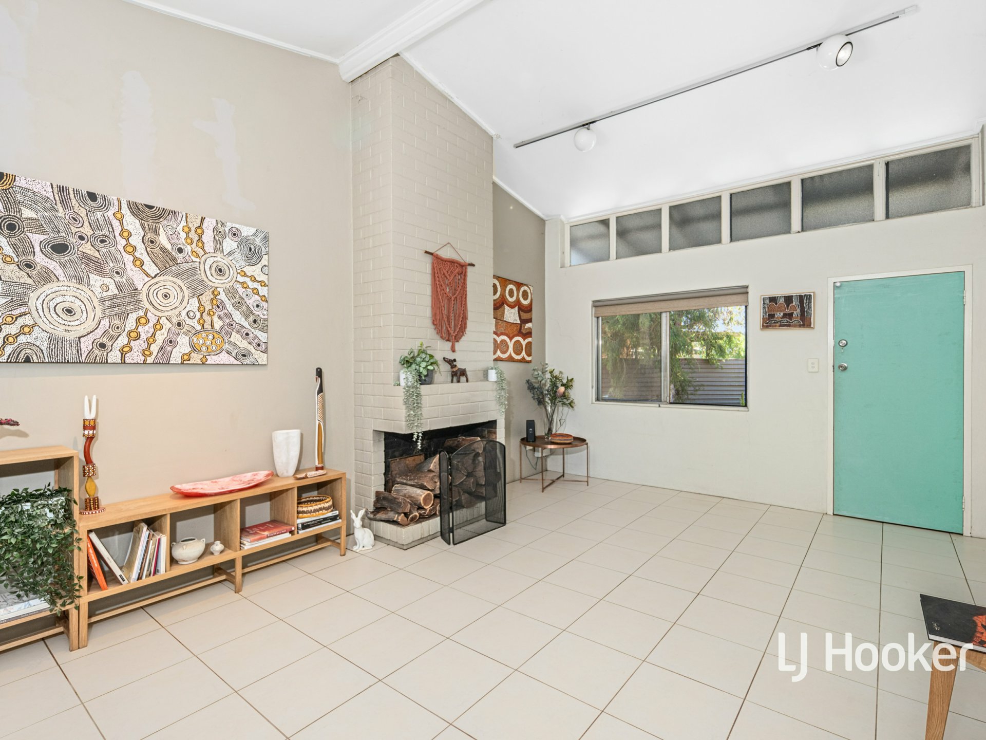 19 Larapinta Drive — photo 3 of 23
