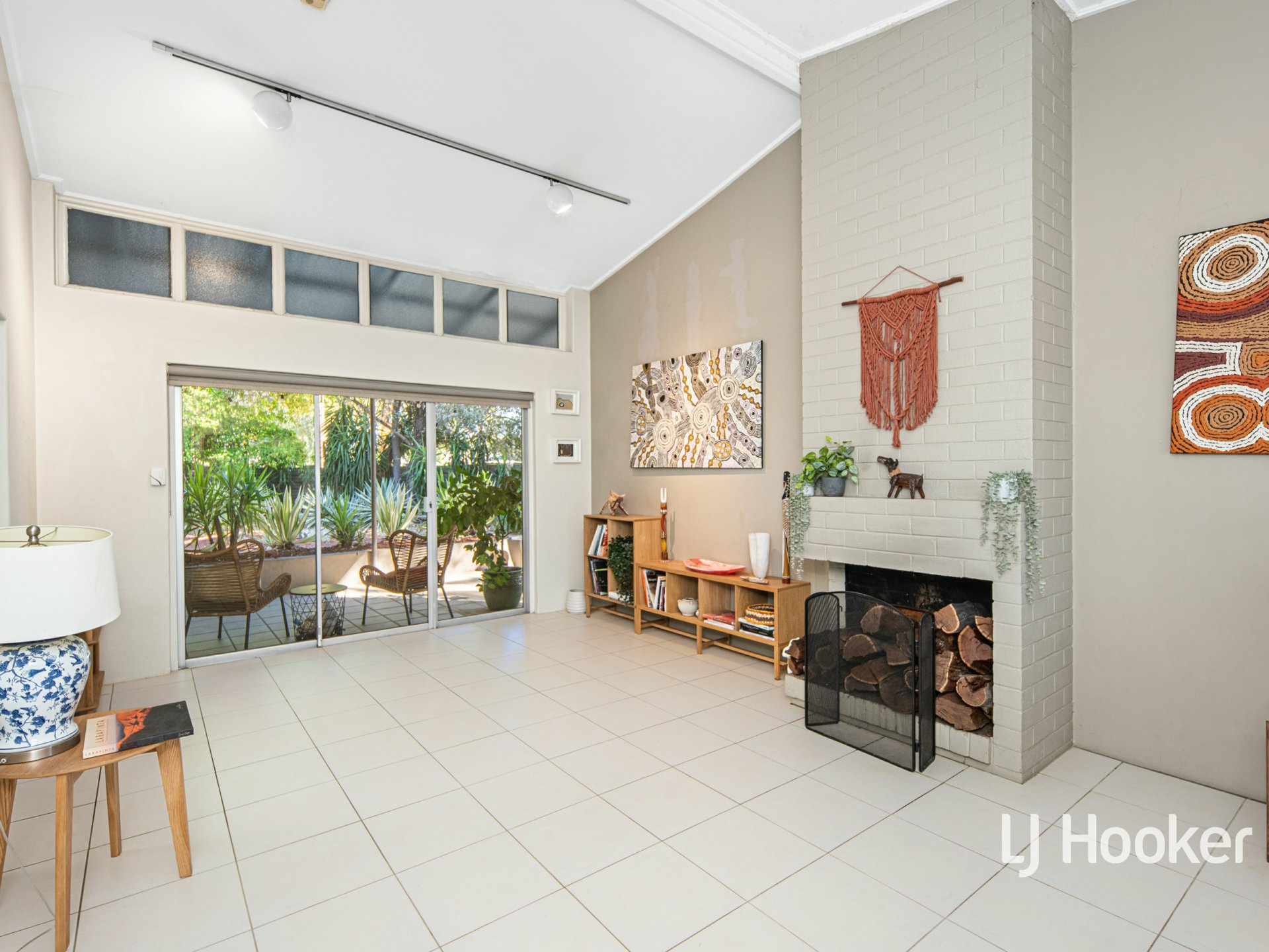 19 Larapinta Drive — photo 4 of 23
