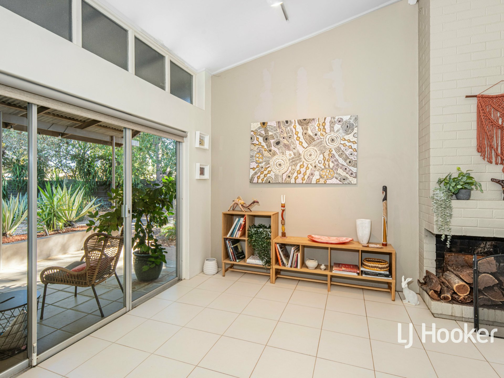 19 Larapinta Drive — photo 5 of 23