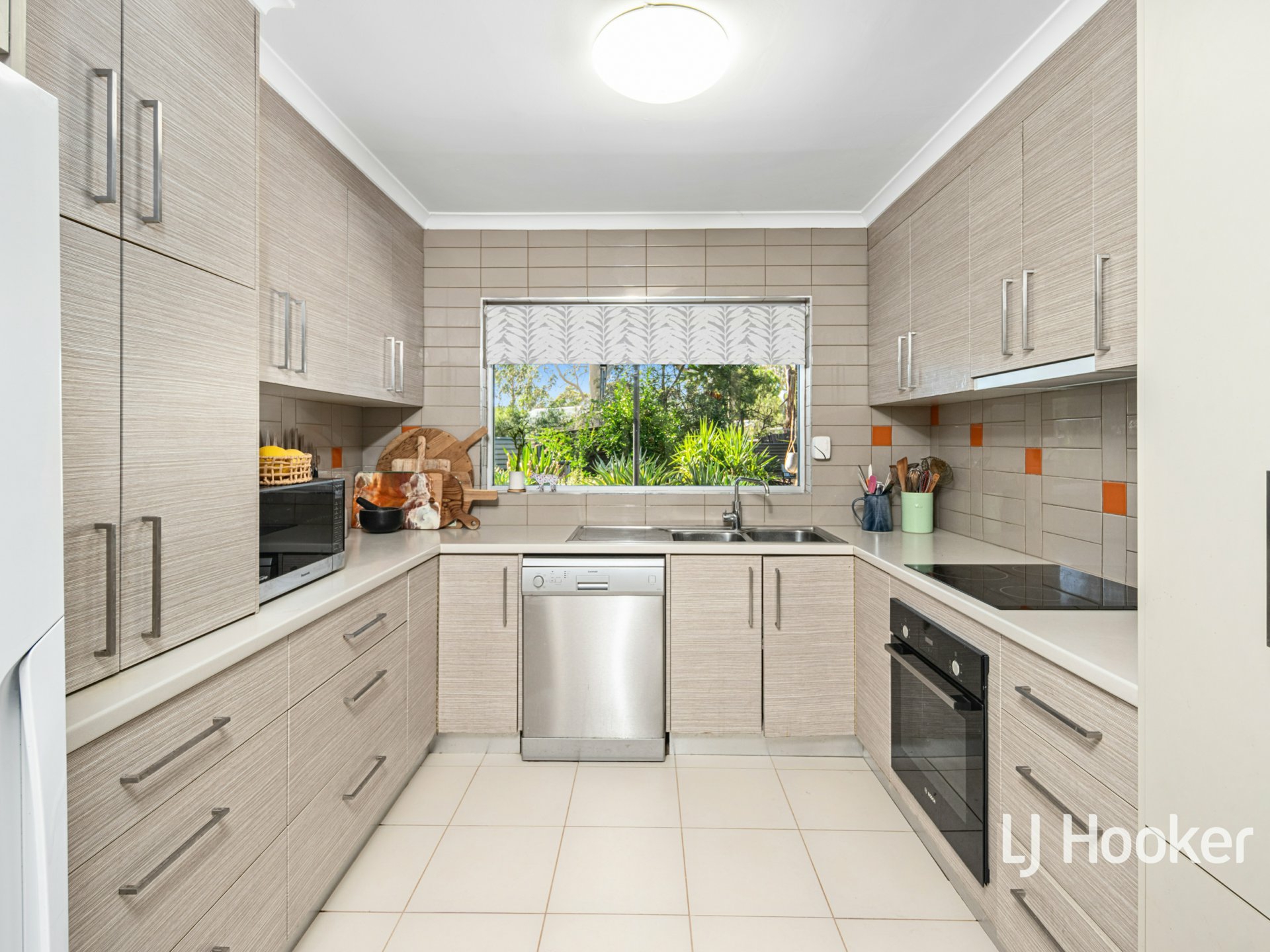 19 Larapinta Drive — photo 8 of 23