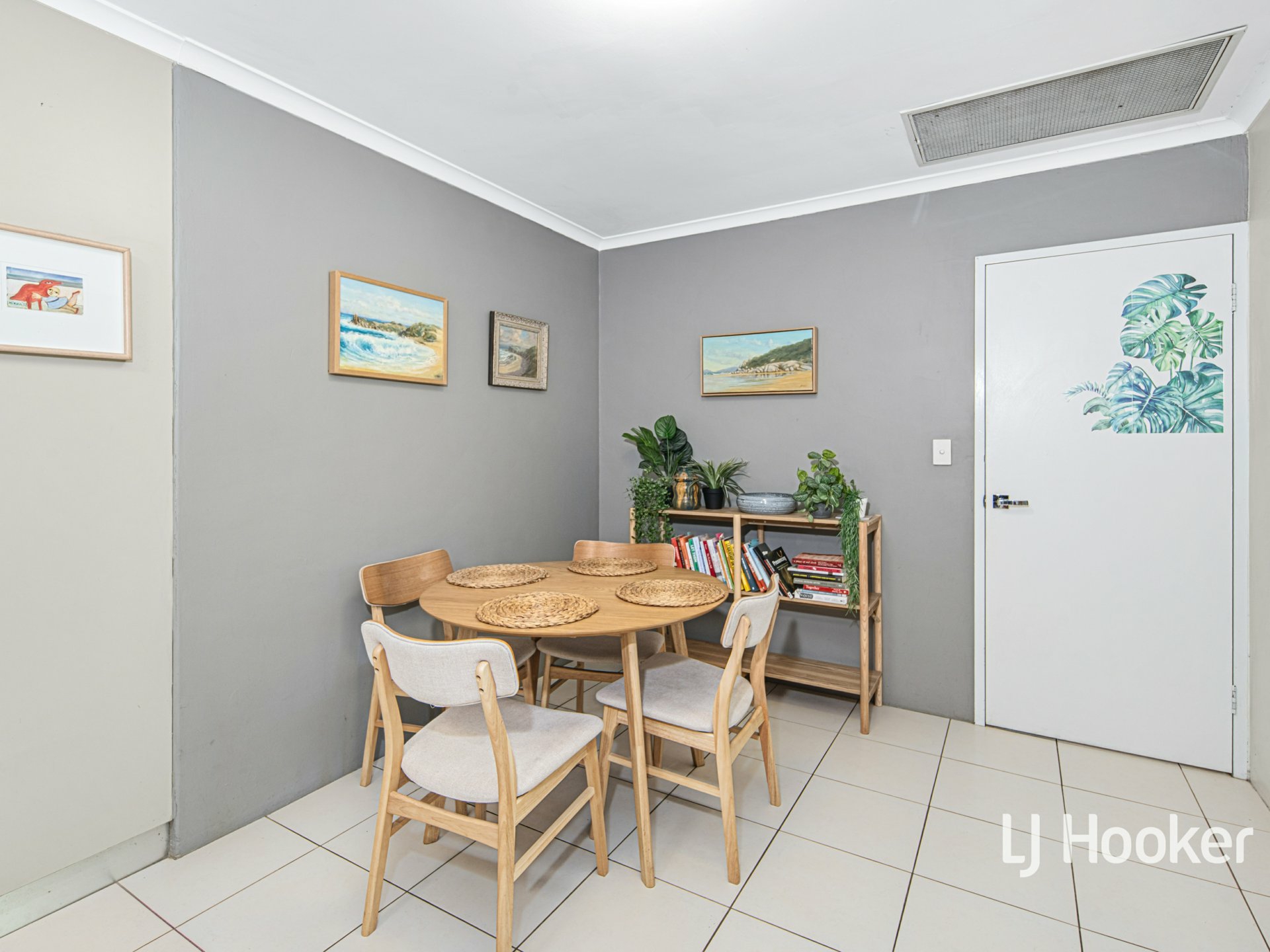 19 Larapinta Drive — photo 9 of 23