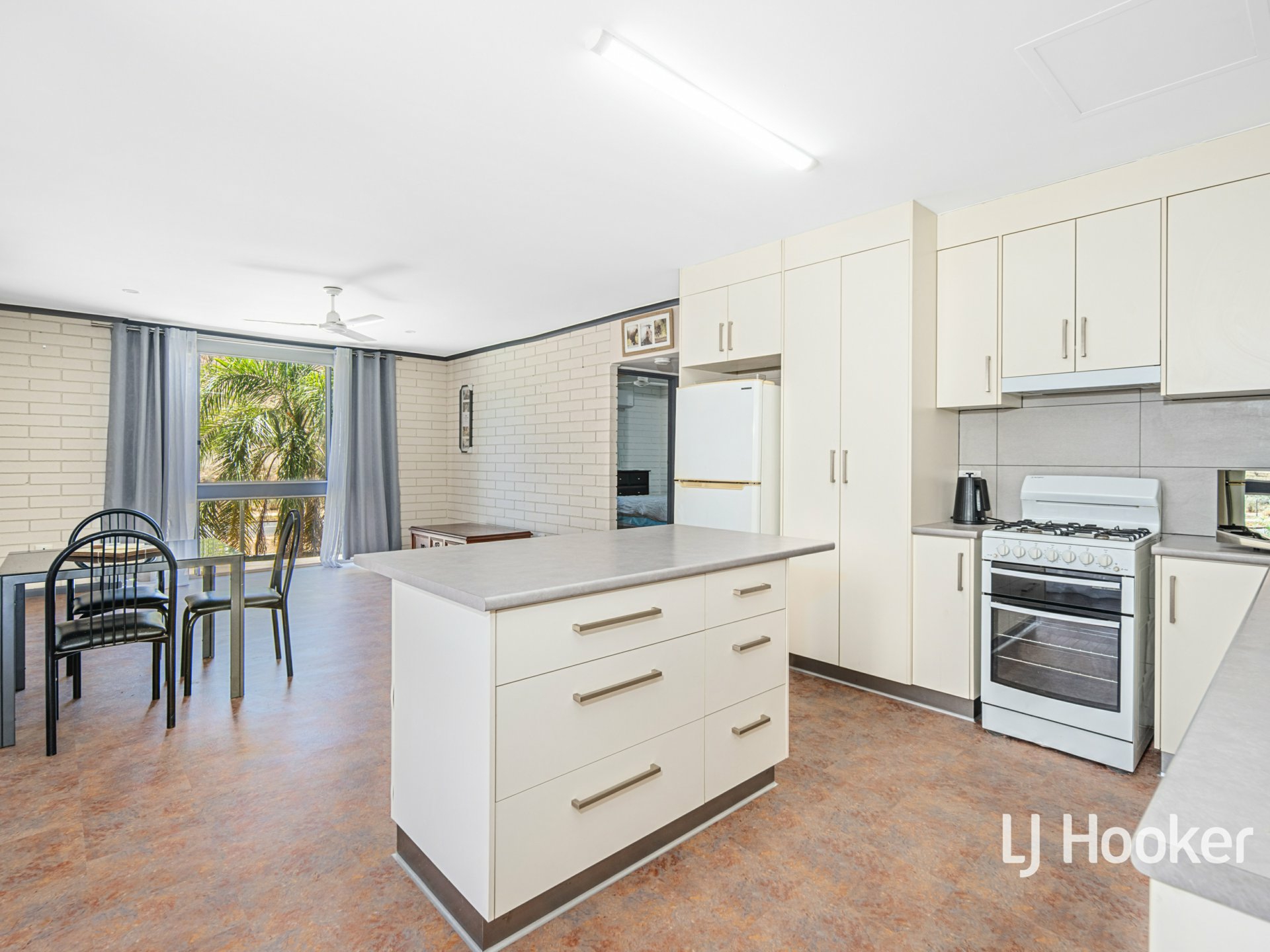 4/16 Bradshaw Drive — photo 4 of 18