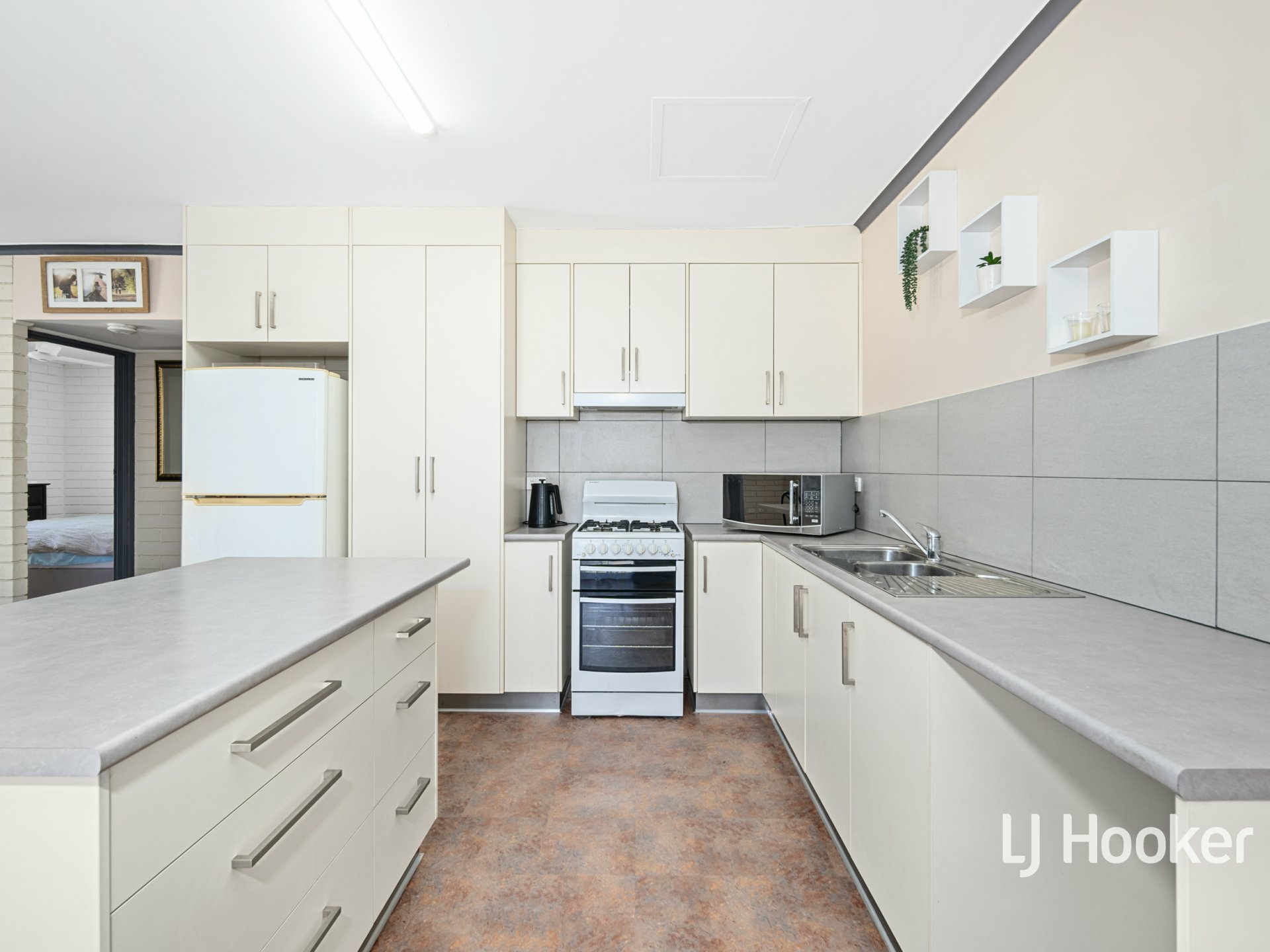 4/16 Bradshaw Drive — photo 5 of 18