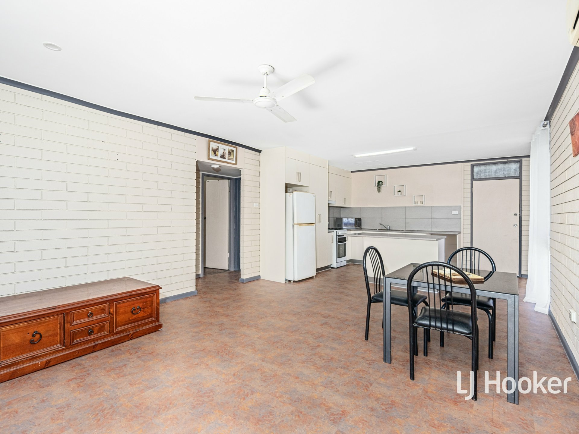 4/16 Bradshaw Drive — photo 8 of 18