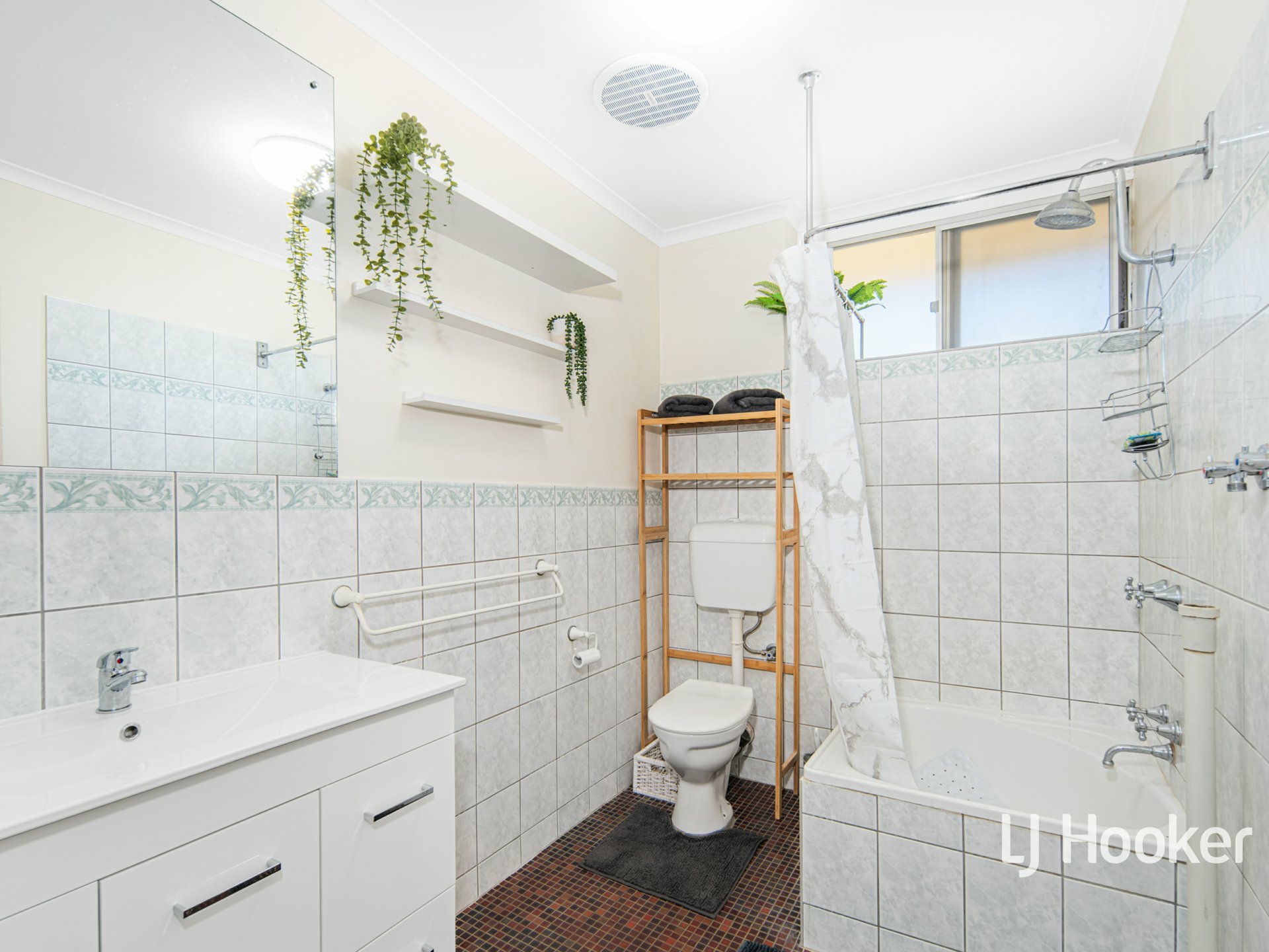 4/16 Bradshaw Drive — photo 13 of 18