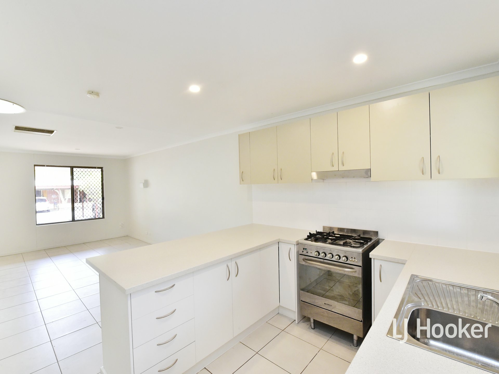 1/3 Taylor Street — photo 9 of 20