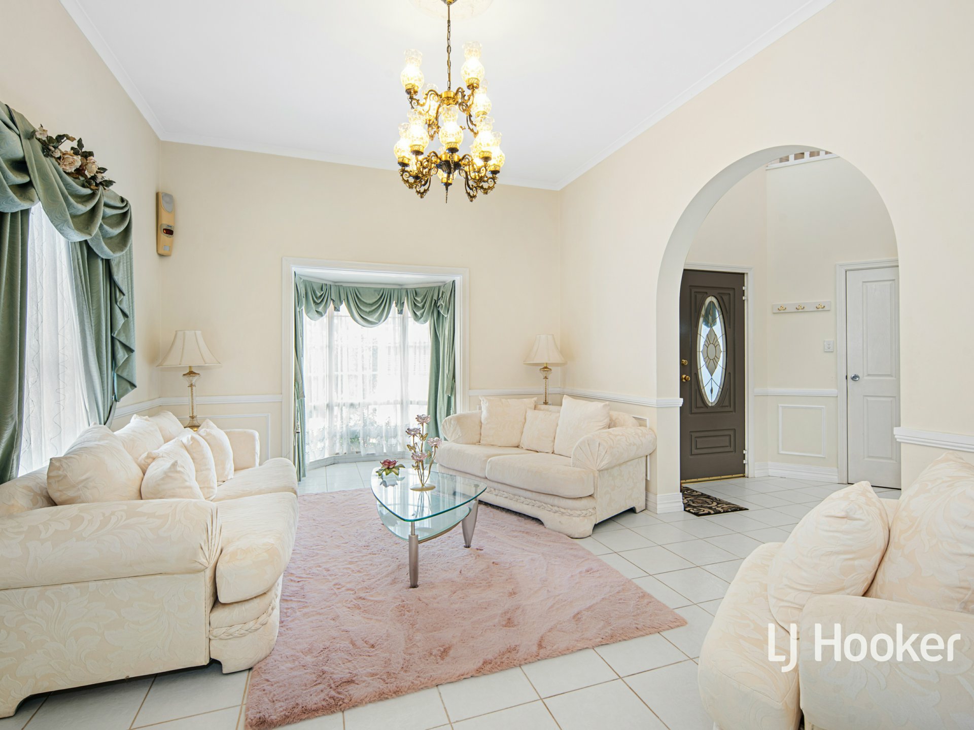 12 Delahunty Court — photo 3 of 24
