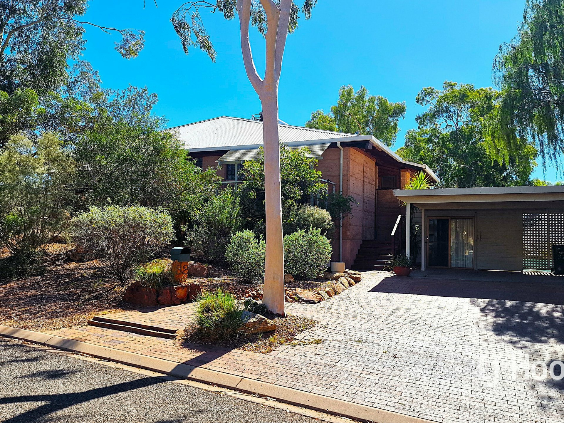 32 The Fairway — photo from LJ Hooker Alice Springs