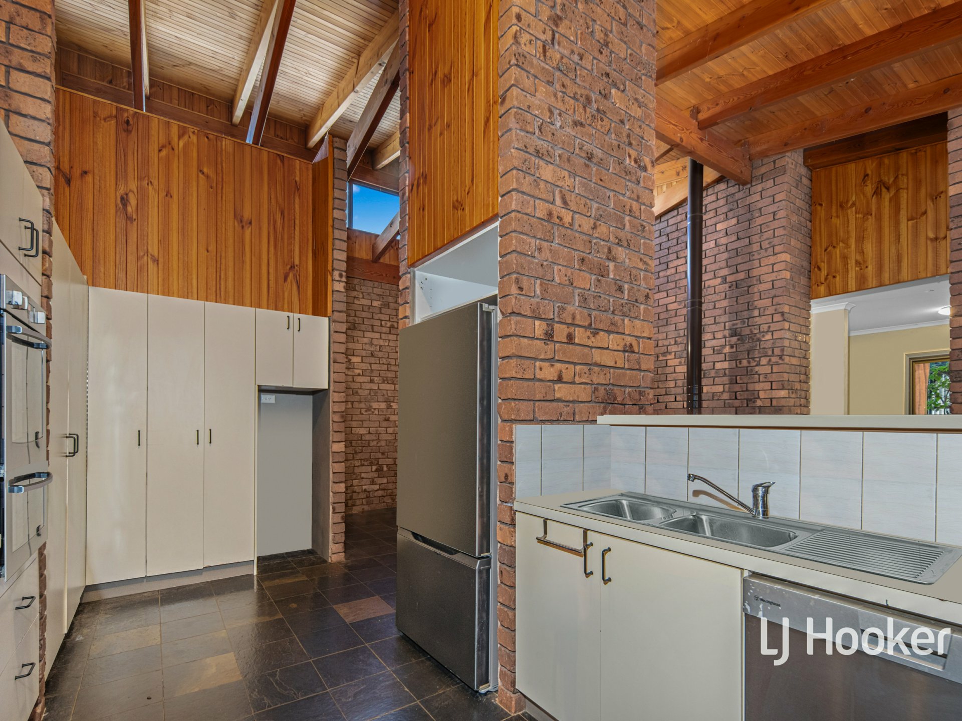 28 Battarbee Street — photo 8 of 25