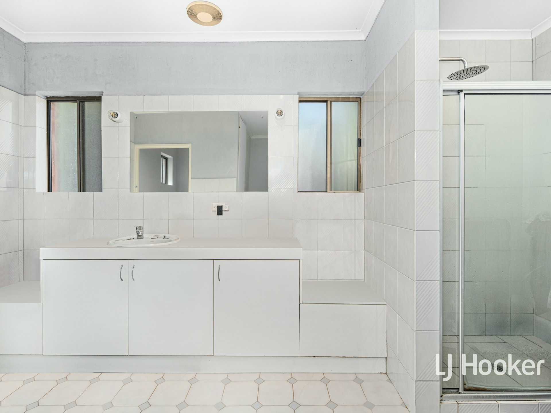 28 Battarbee Street — photo 11 of 25