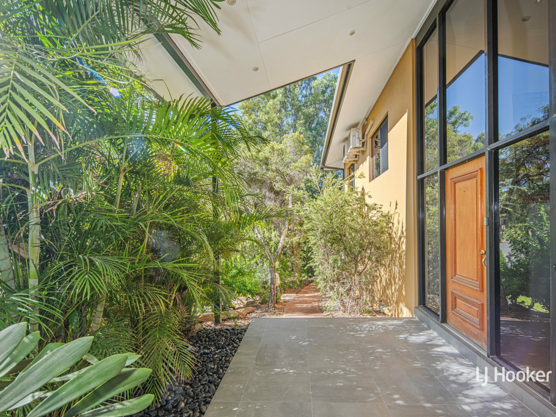 7 Range Crescent — photo 3 of 25