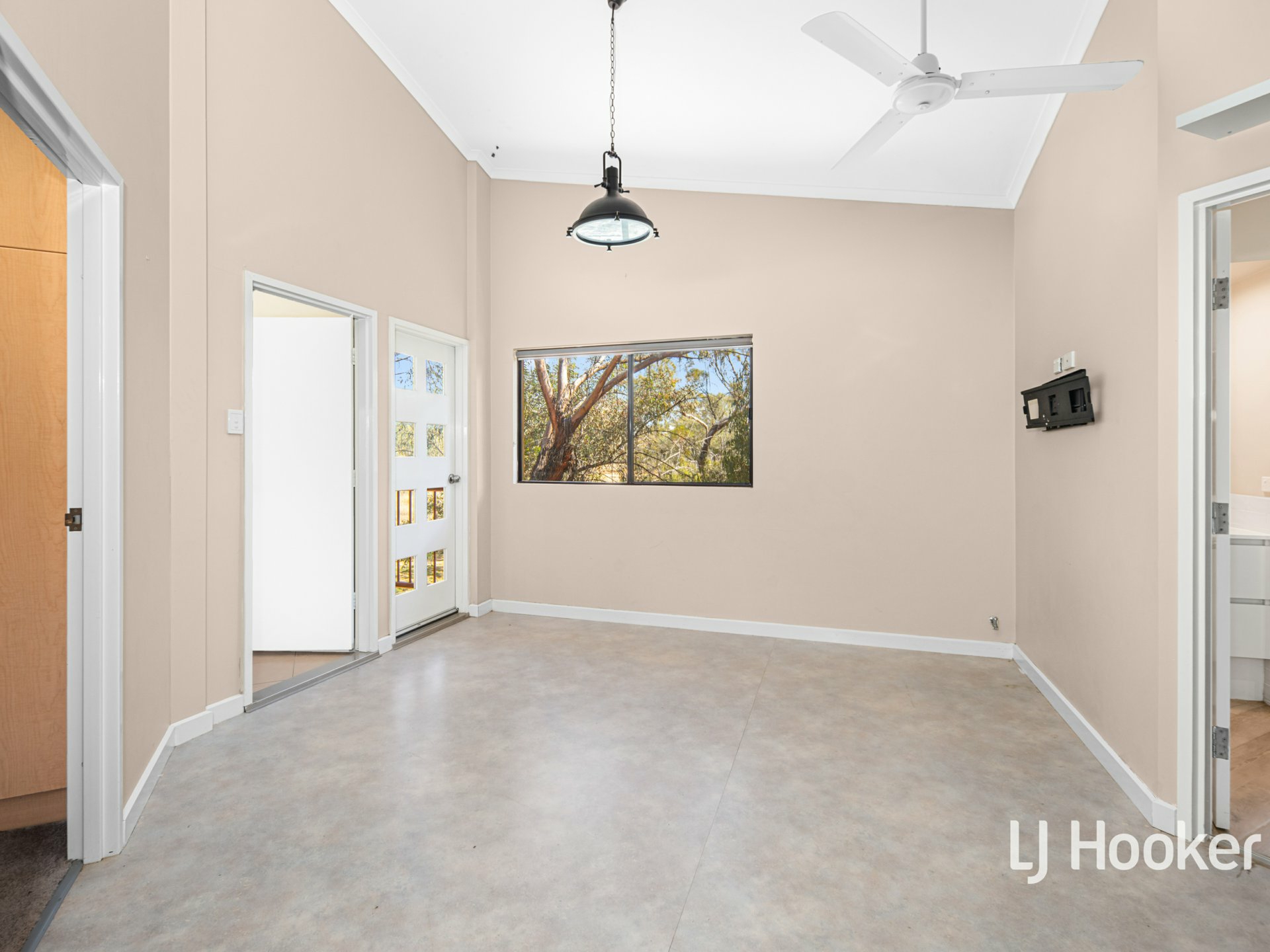 226 Ross Highway — photo 14 of 28