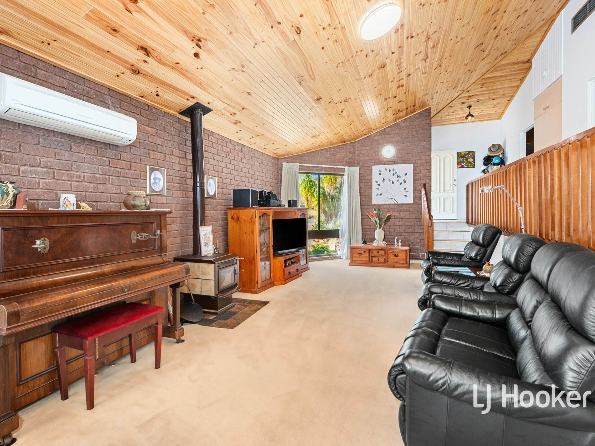 32 Cromwell Drive — photo 3 of 21