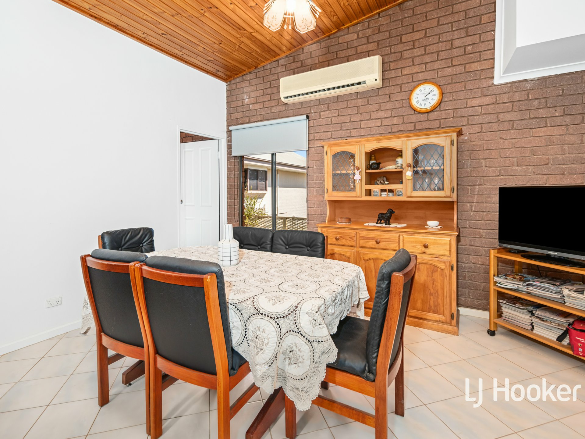 32 Cromwell Drive — photo 4 of 21