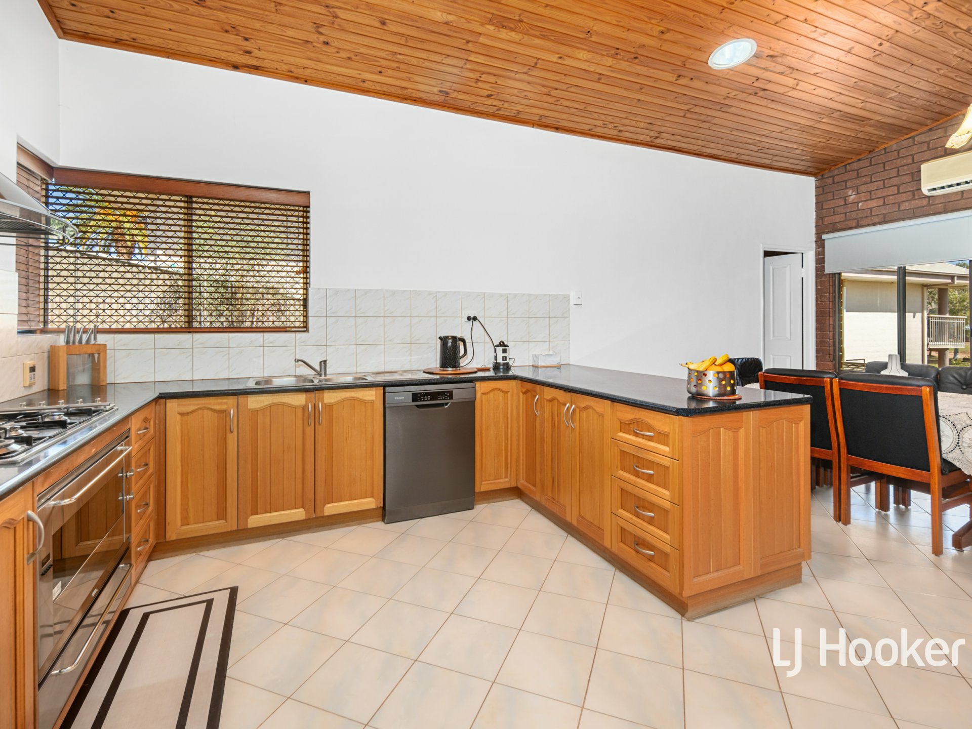 32 Cromwell Drive — photo 6 of 21