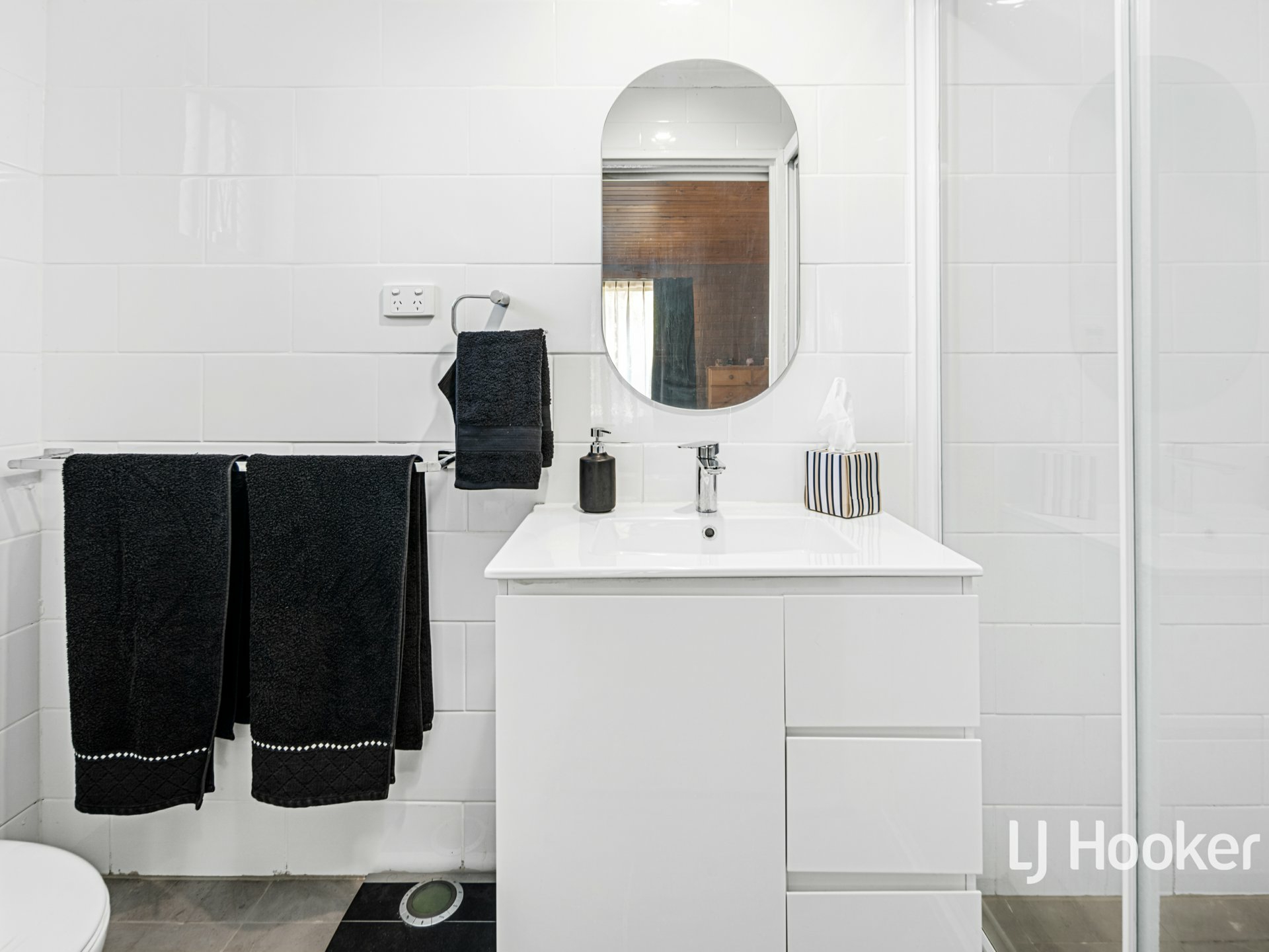 32 Cromwell Drive — photo 8 of 21