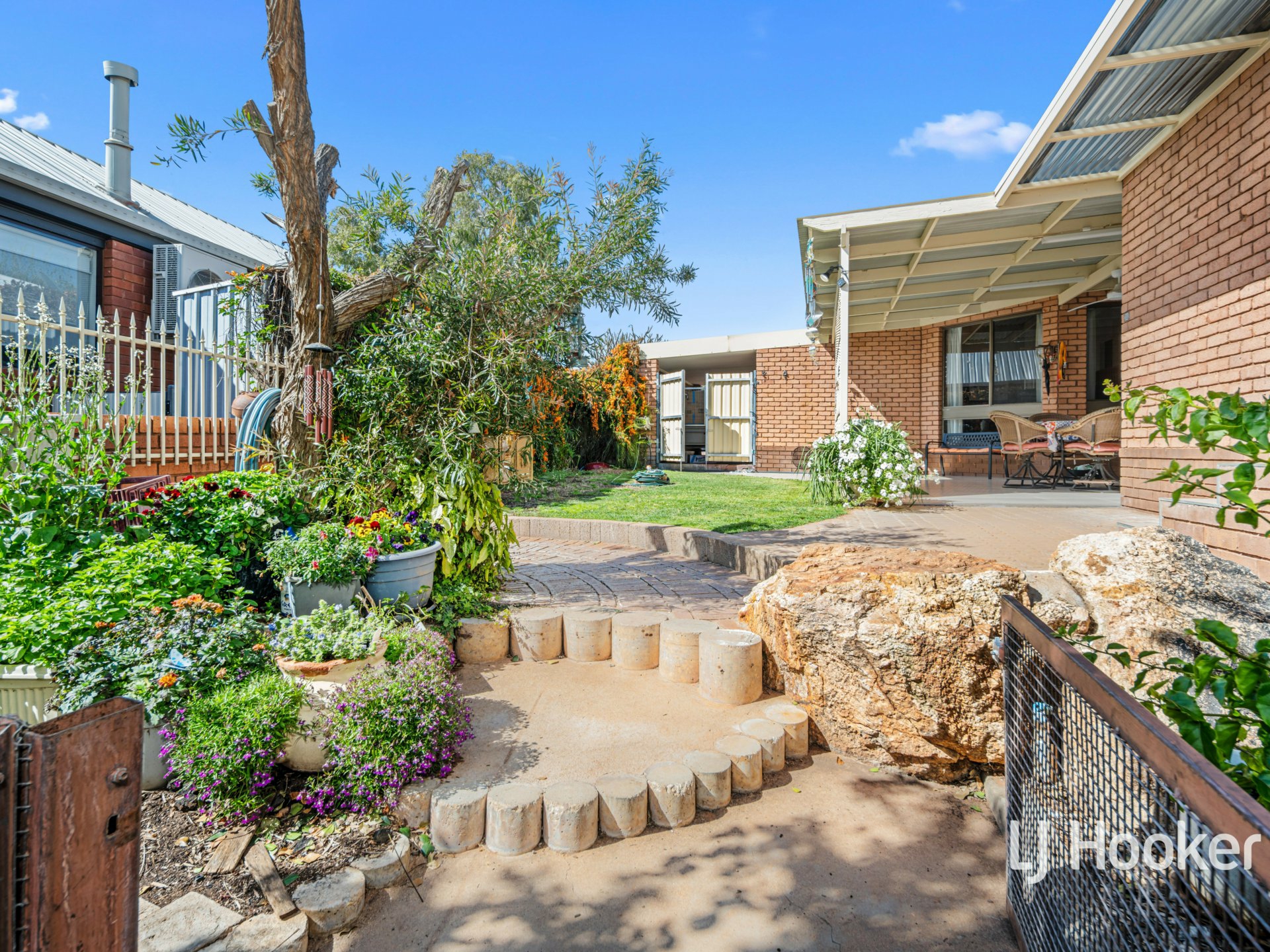 32 Cromwell Drive — photo 16 of 21