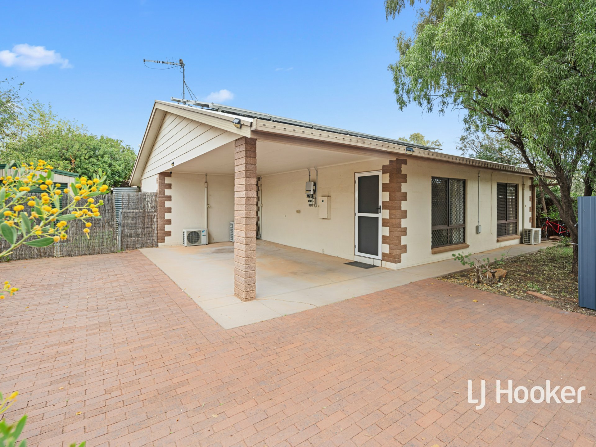 2/14 Lyndavale Drive — photo from LJ Hooker Alice Springs