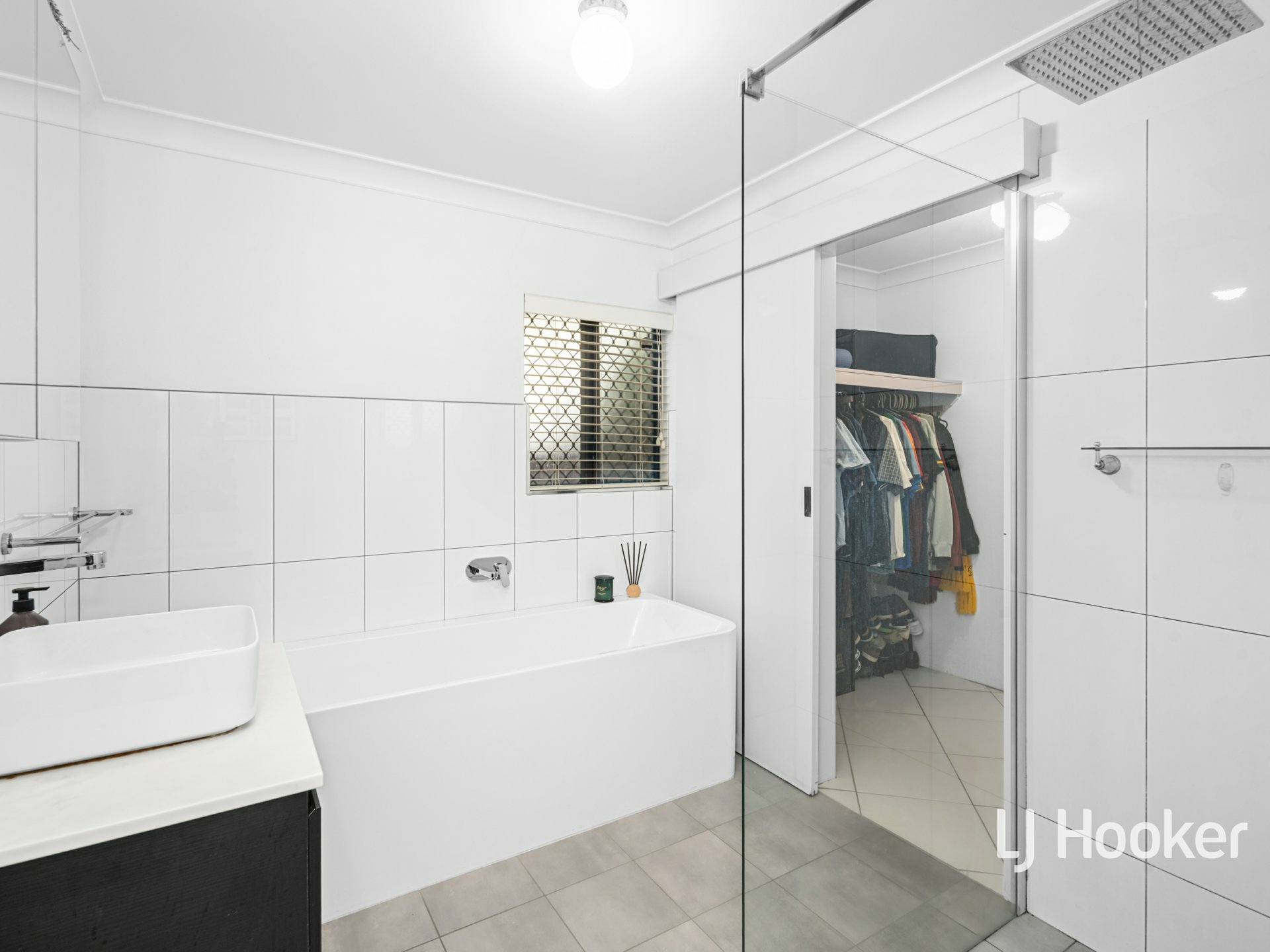 2/14 Lyndavale Drive — photo 4 of 15