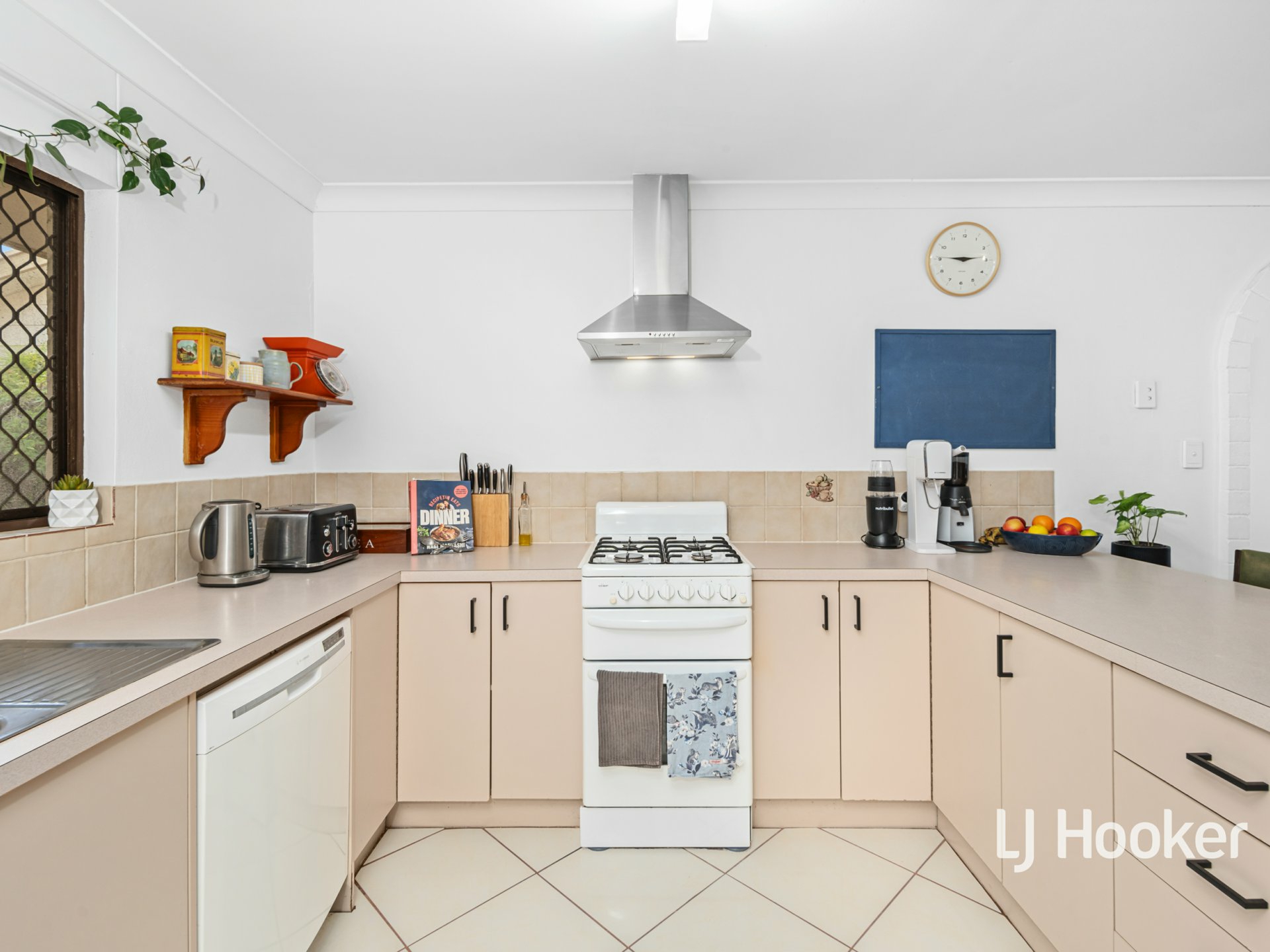 2/14 Lyndavale Drive — photo 7 of 15