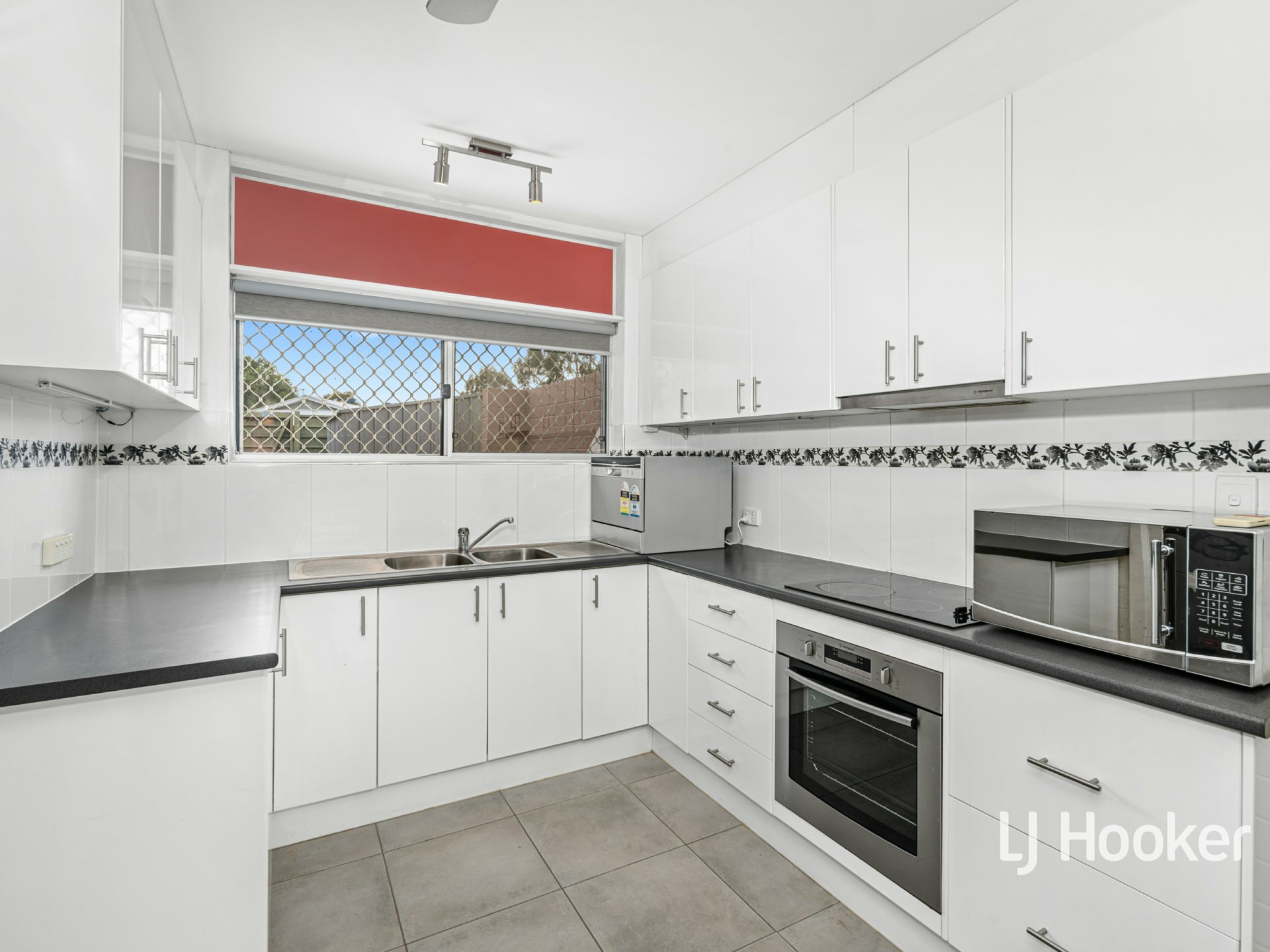83/111 Bloomfield Street — photo from LJ Hooker Alice Springs