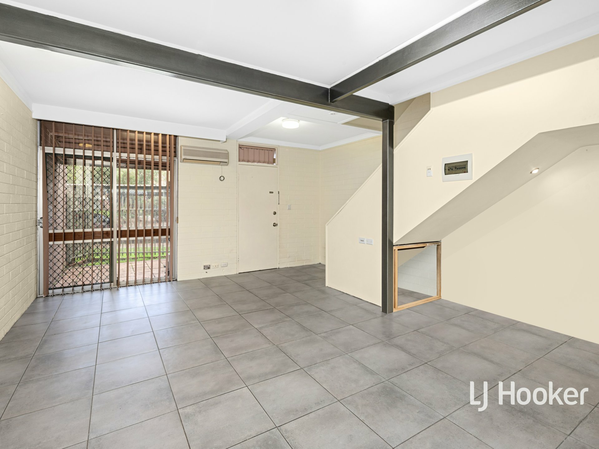 83/111 Bloomfield Street — photo 3 of 16